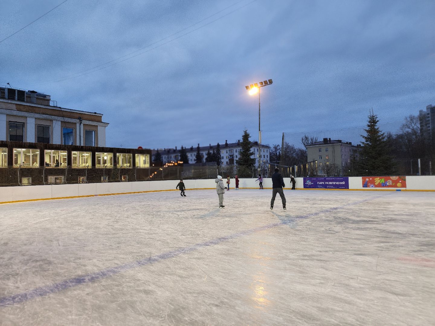 королёв, зима в подмомсковье, каток космолед, цдк имени калинина, благоустройство ,