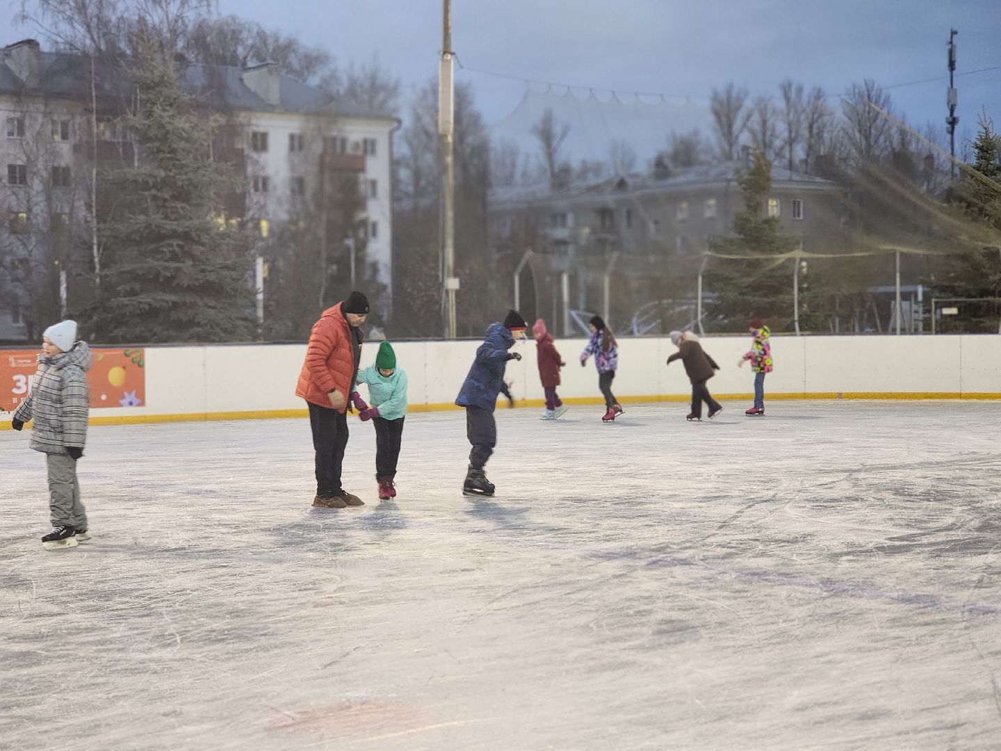 королёв, зима в подмомсковье, каток космолед, цдк имени калинина, благоустройство ,