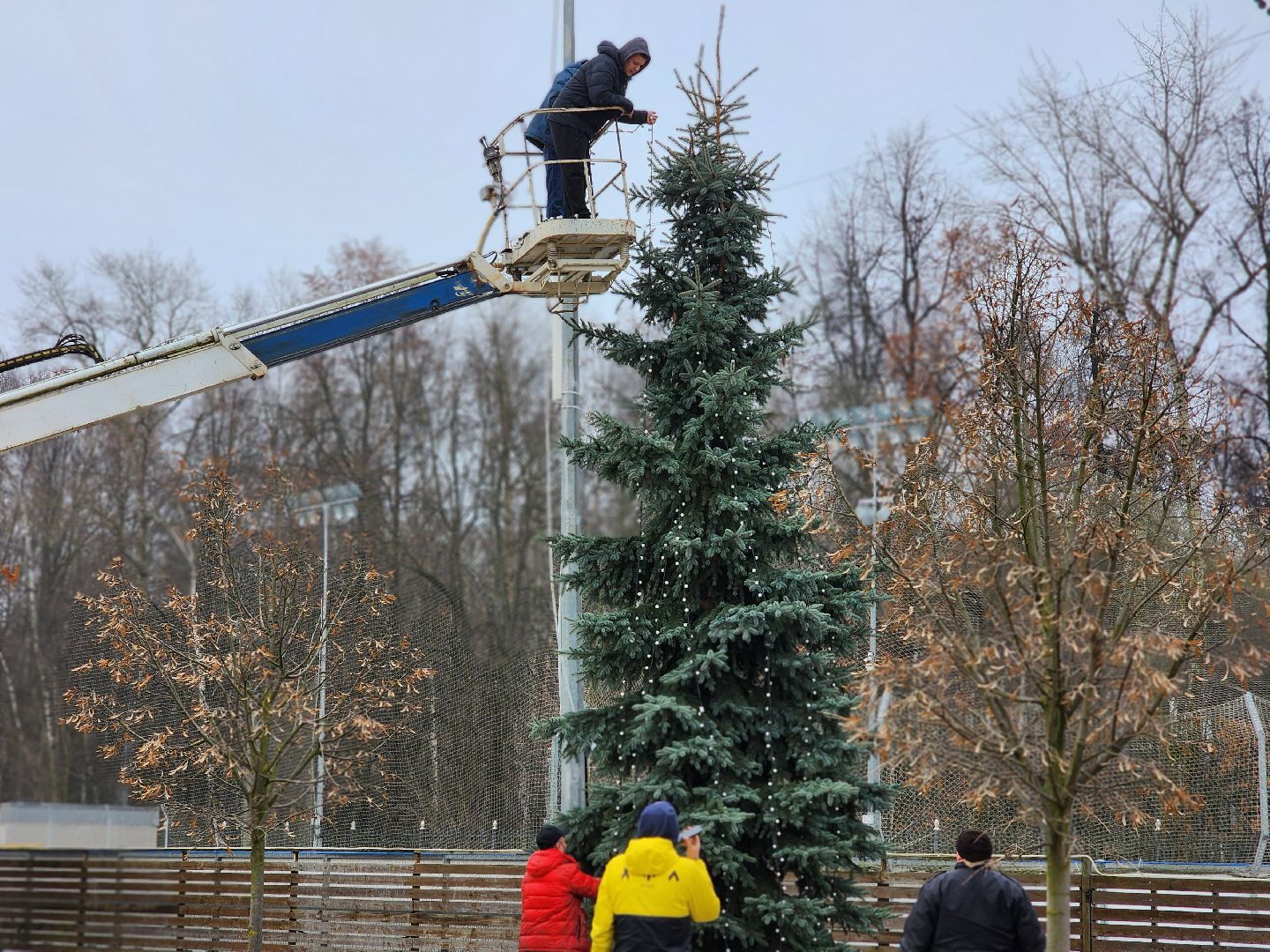 королёв, зима в подмомсковье, каток космолед, цдк имени калинина, благоустройство ,