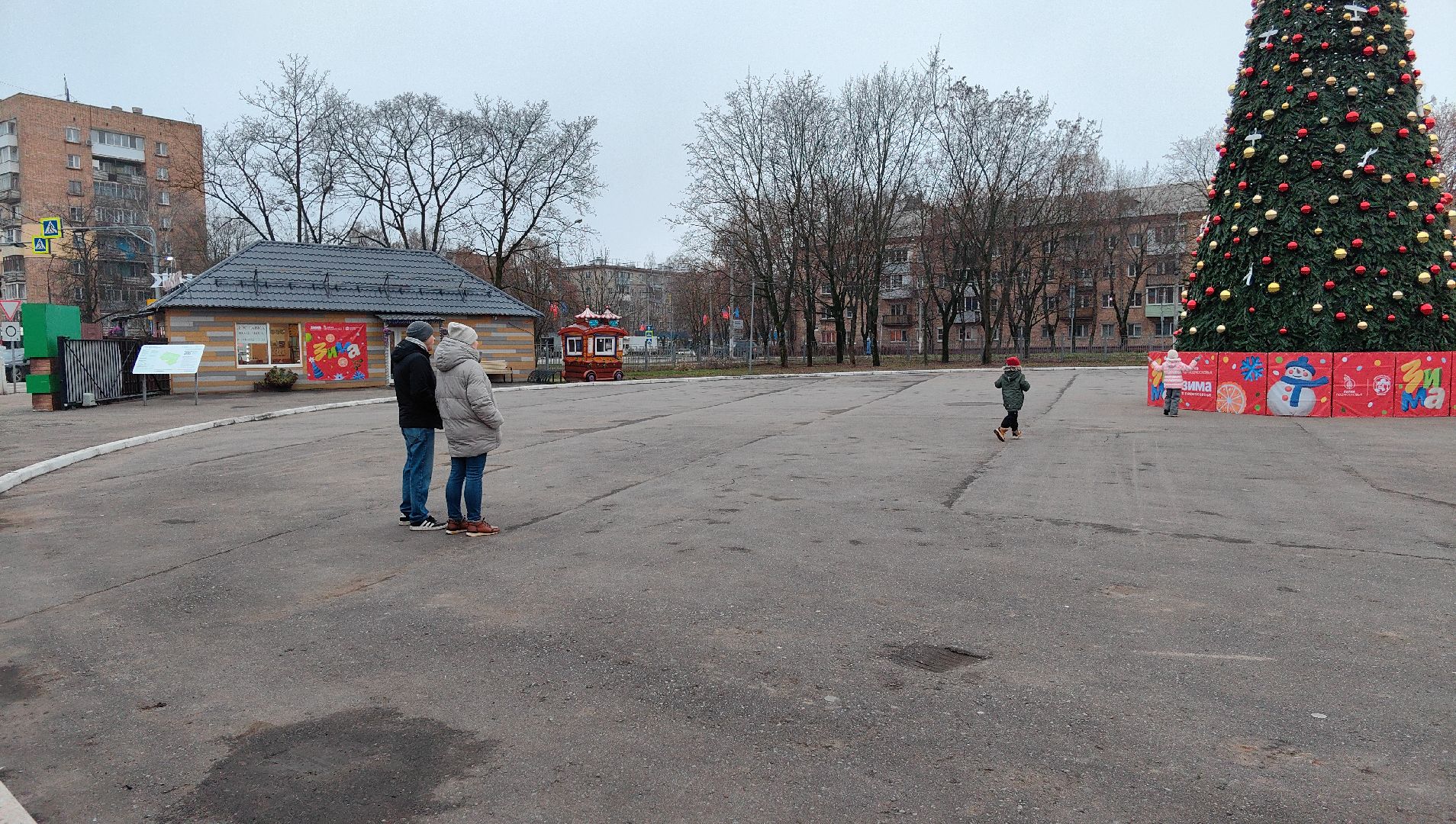 праздник, зимний сезон, парк, елка, дед мороз,