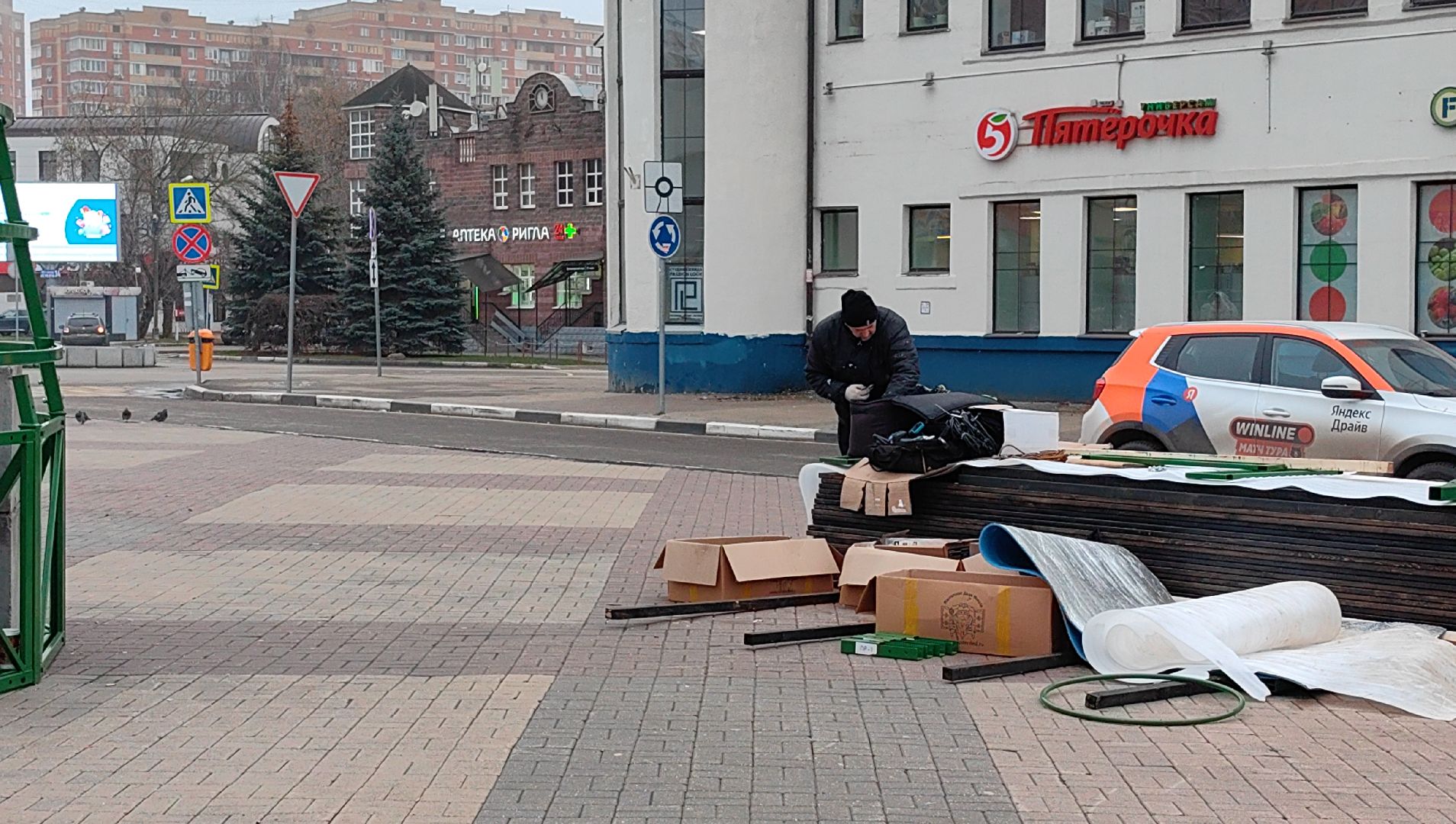 елка, монтаж, шары, шишки, площадь,