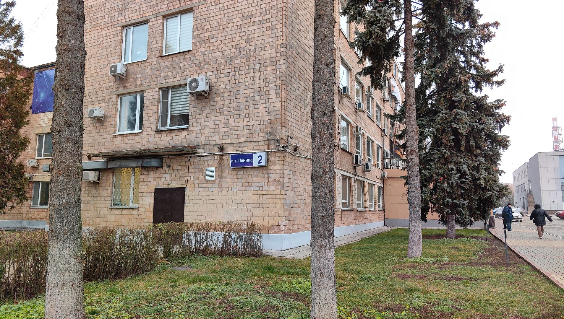 елка, монтаж, шары, шишки, площадь,