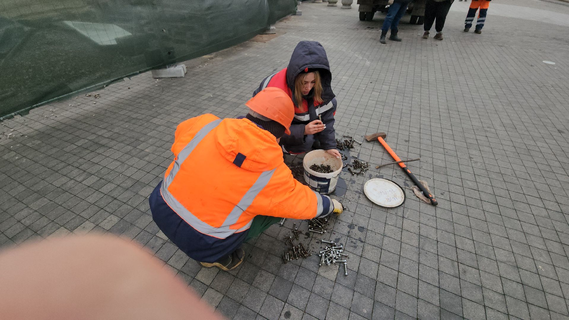 серпухов, комбинат благоустройства, монтаж елки на площади ленина,