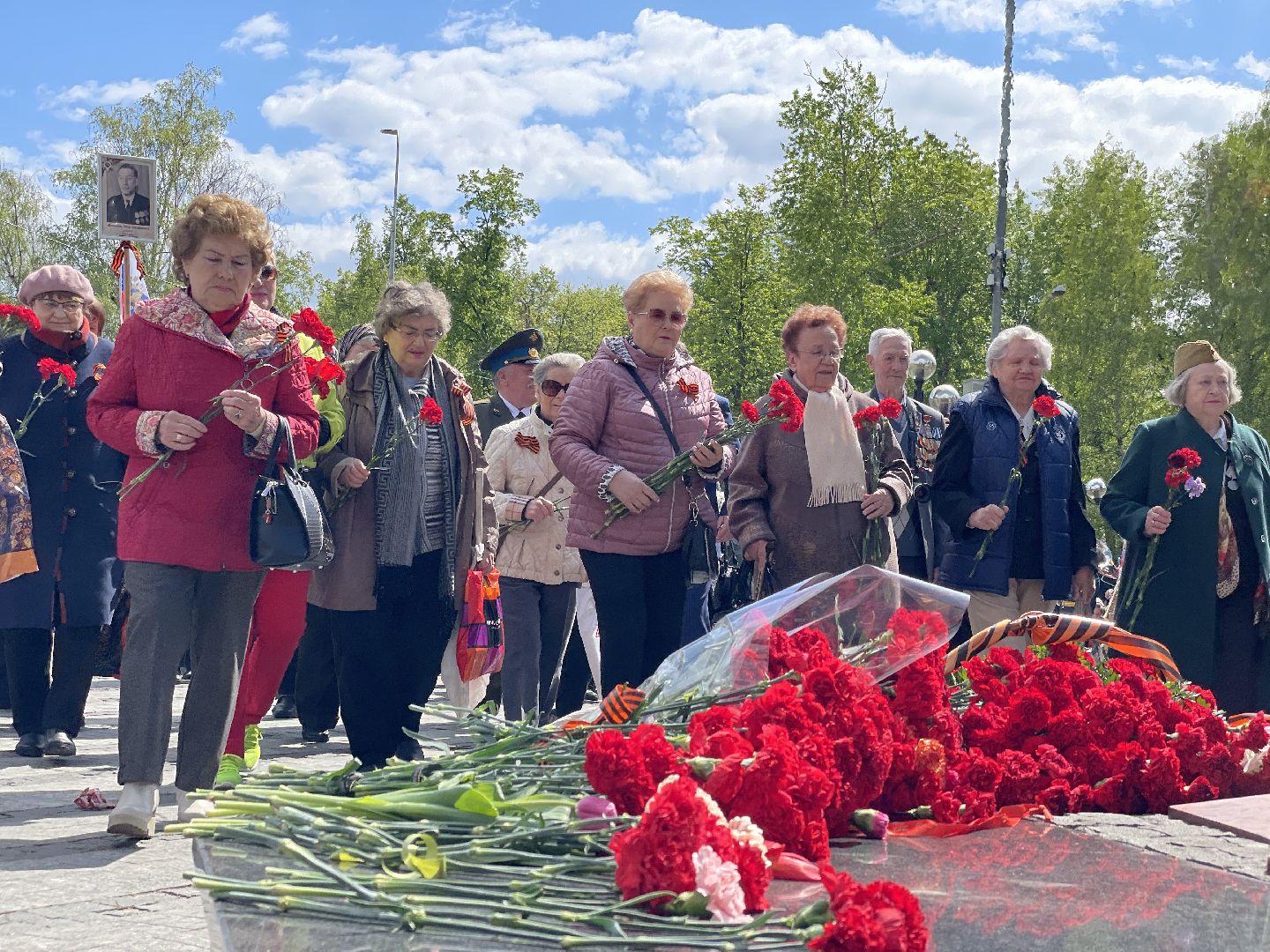 Вечный огонь, праздник, 9 мая, цветы
