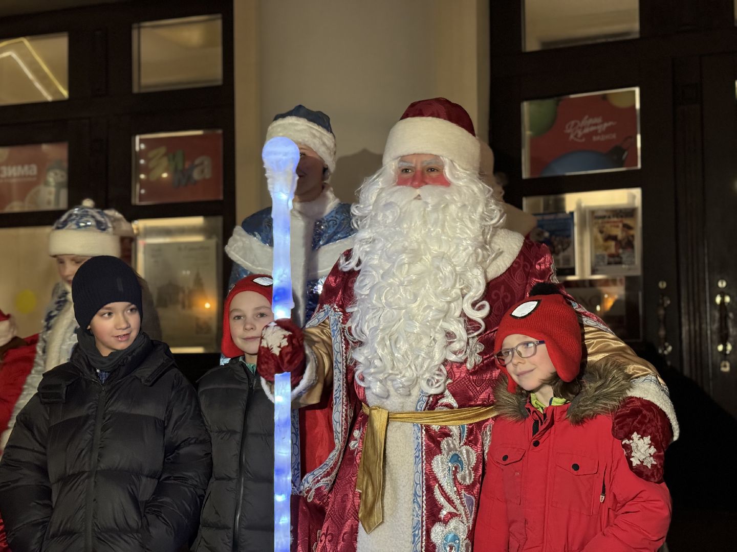 зима в подмосковье, парад дедов морозов, снегурочки, ленинский городской округ, зажгли елку,