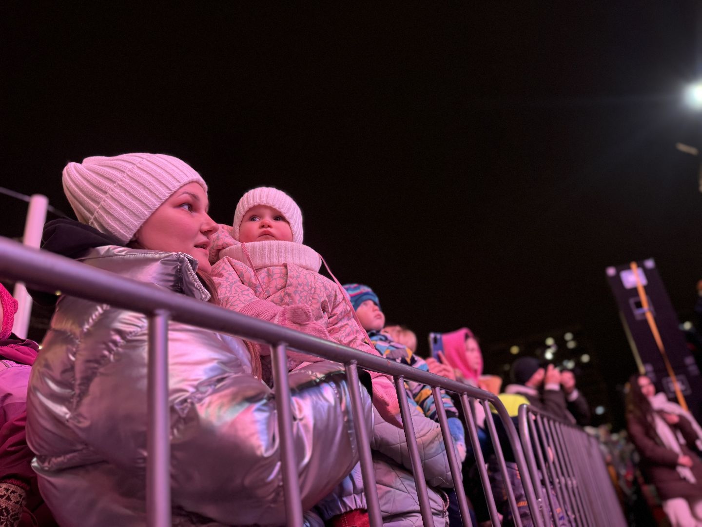 зима в подмосковье, парад дедов морозов, снегурочки, ленинский городской округ, зажгли елку,