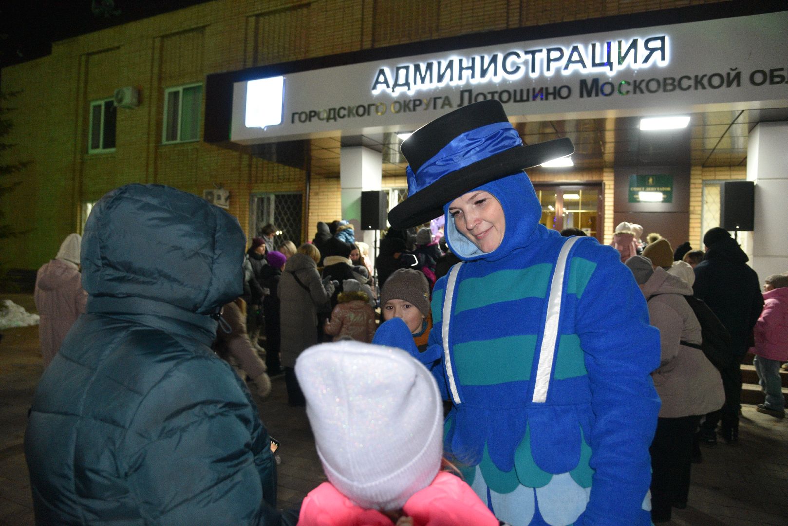 лотошино, новый год, зажжение огней на елке,