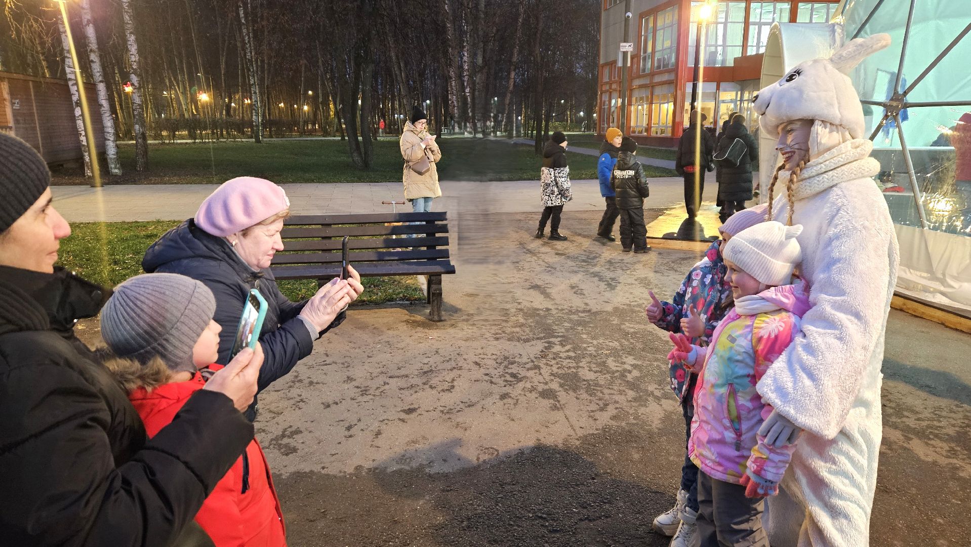 долгопрудный, зима в подмосковье 2025, ледовый каток, ледовое шоу,  новогодняя елка, дед мороз,почта деда мороза, резиденция деда мороза,