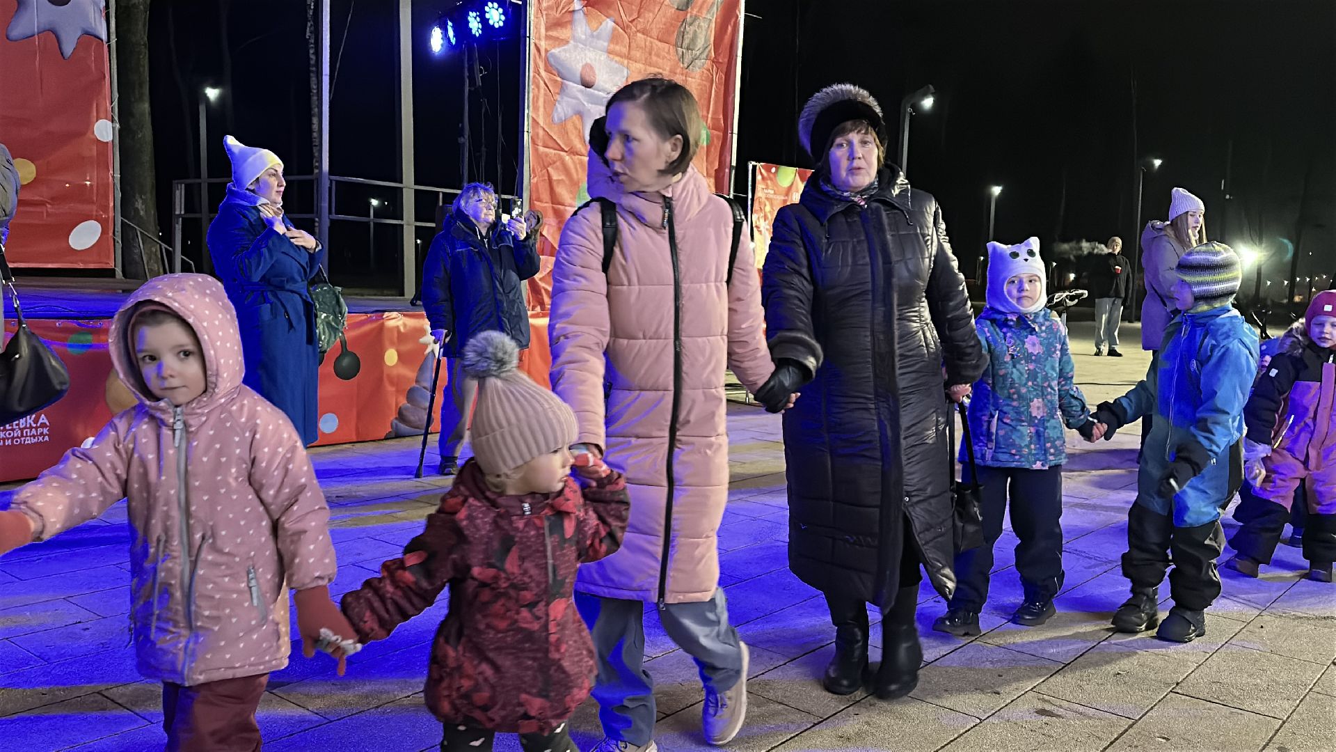 зима в подмосковье, пушкинский городской округ, ивантеевка, городской парк ивантеевки, дед мороз, зажжение елки, зажжение огней на елке,