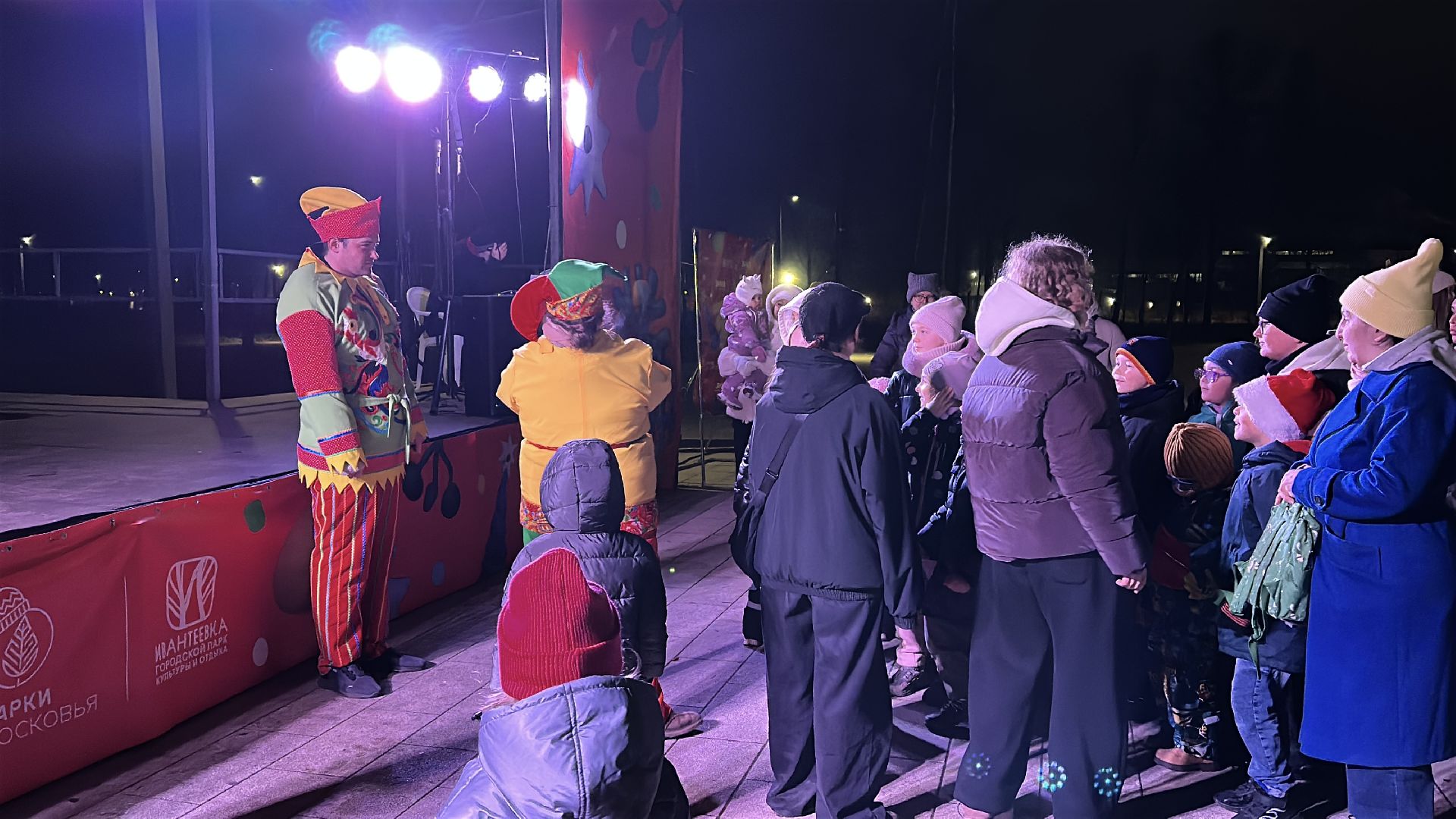 зима в подмосковье, пушкинский городской округ, ивантеевка, городской парк ивантеевки, дед мороз, зажжение елки, зажжение огней на елке,