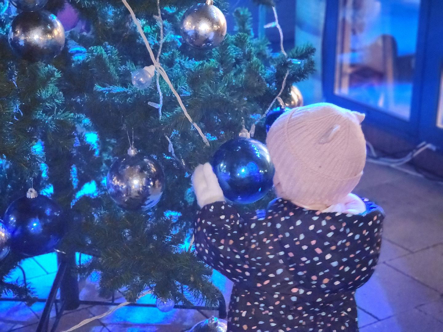 сергиево-посадский городской округ, краснозаводск, парк победы, зима в  подмосковье, зимний сезон в парке, ёлка,