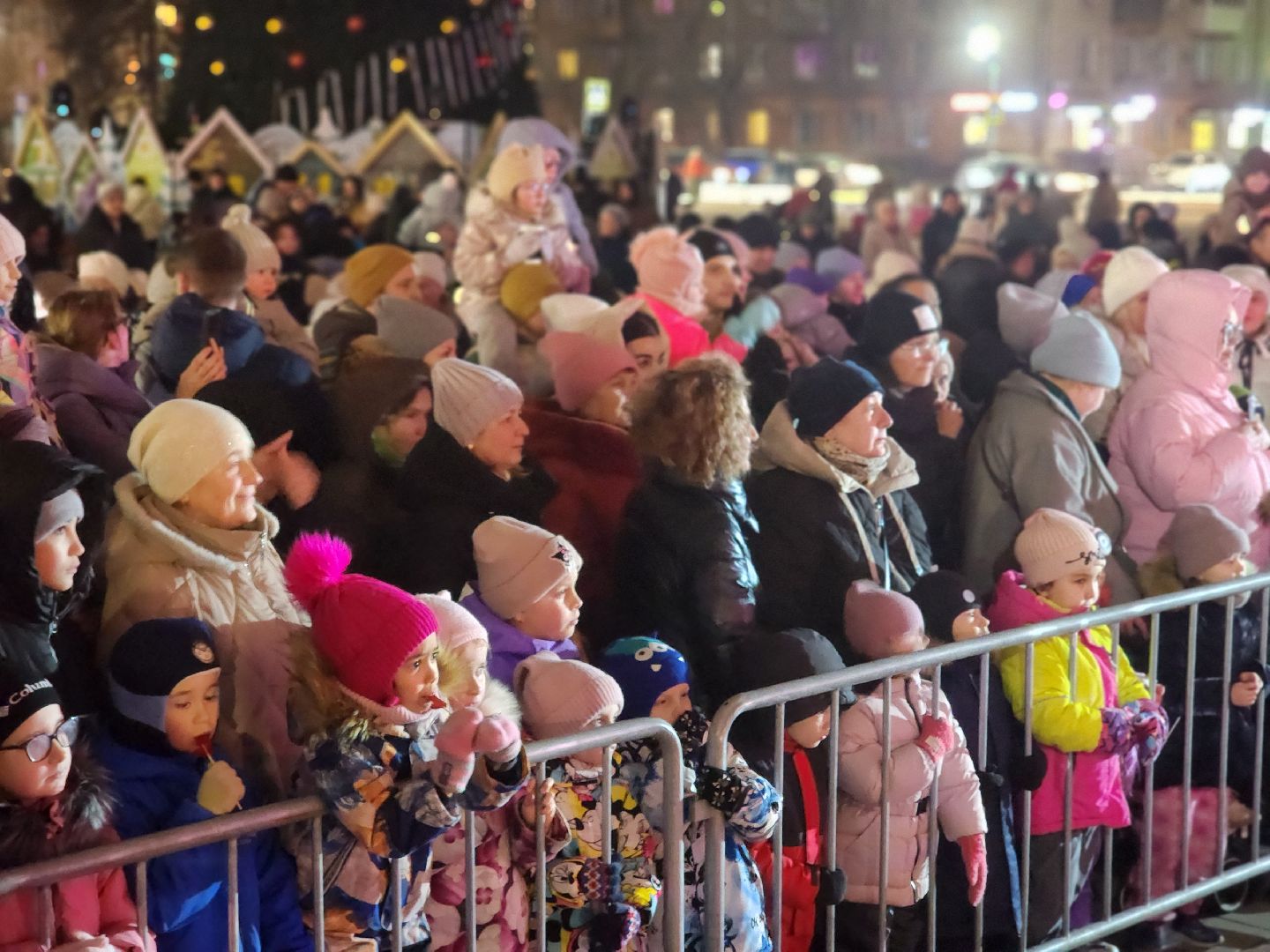 королёв, зима в подмомсковье, елочка зажгись,  цдк имени калинина, каток космолед,