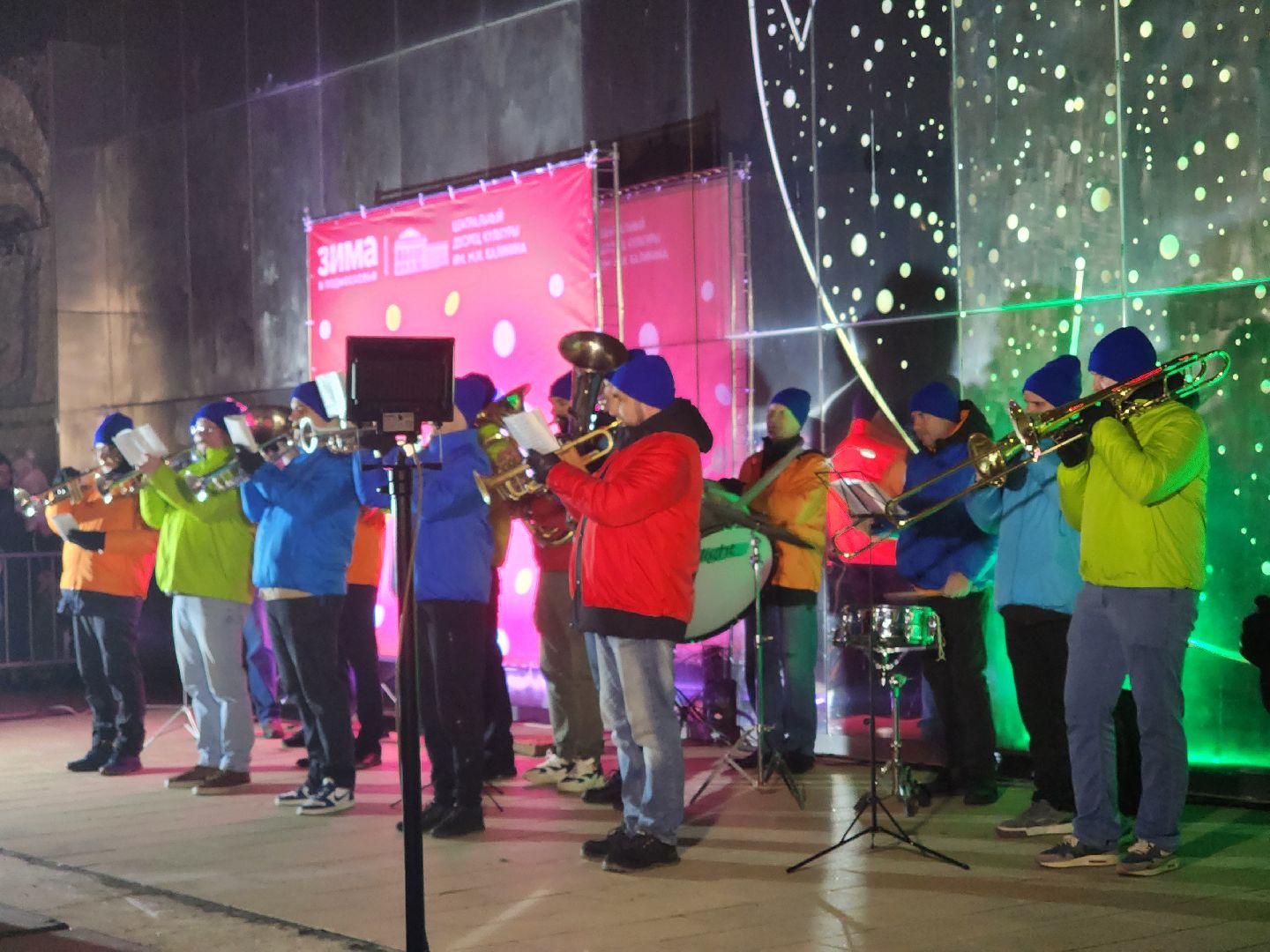 королёв, зима в подмомсковье, елочка зажгись,  цдк имени калинина, каток космолед,