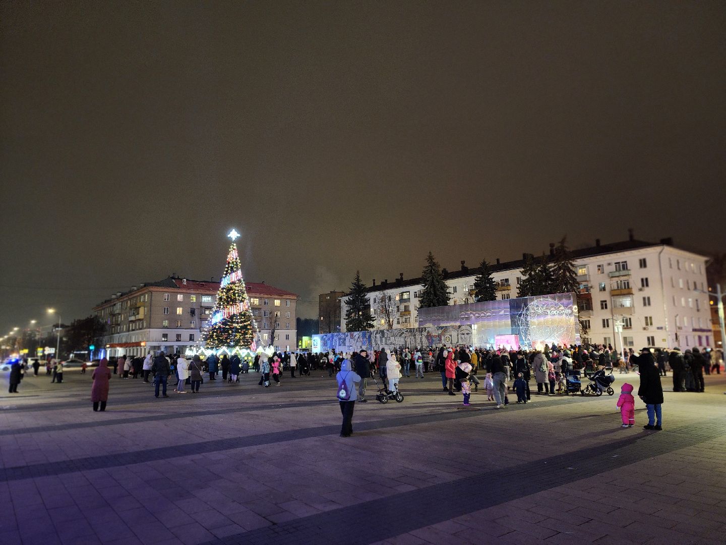 королёв, зима в подмомсковье, елочка зажгись,  цдк имени калинина, каток космолед,