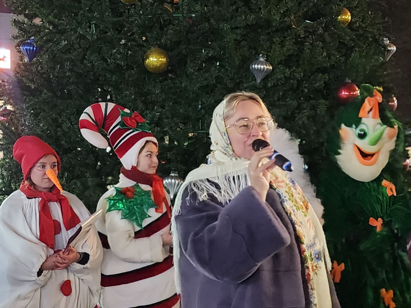 красногорск, зима в  подмосковье, зажжение огней на елке,