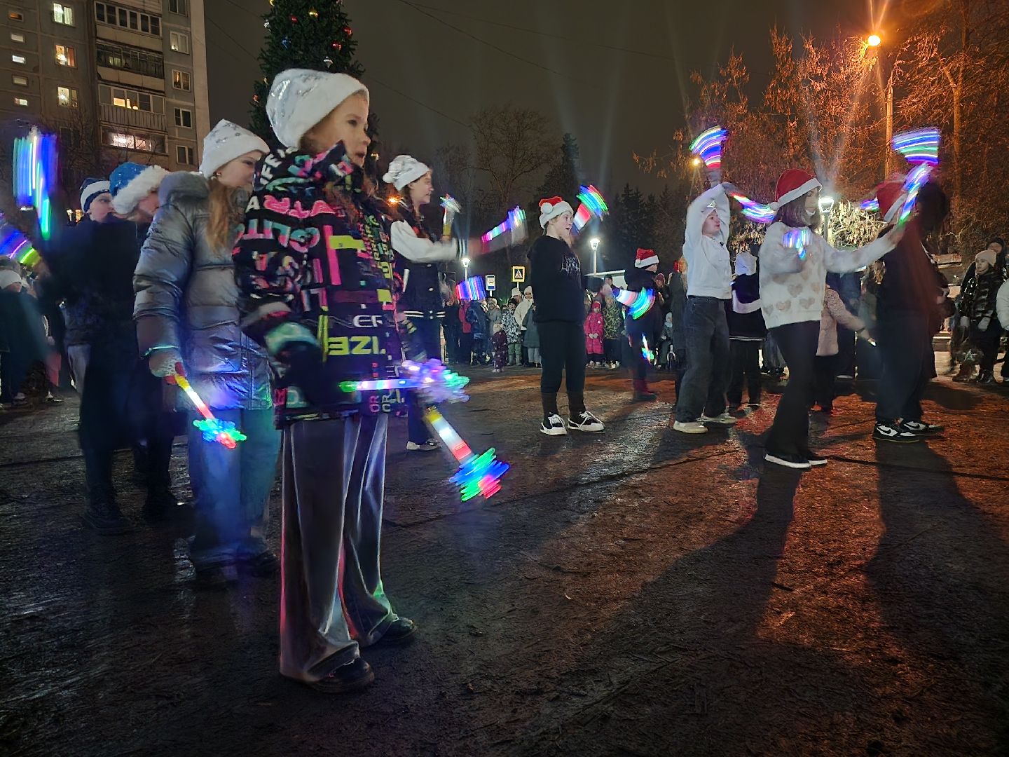 красногорск, зима в  подмосковье, зажжение огней на елке,