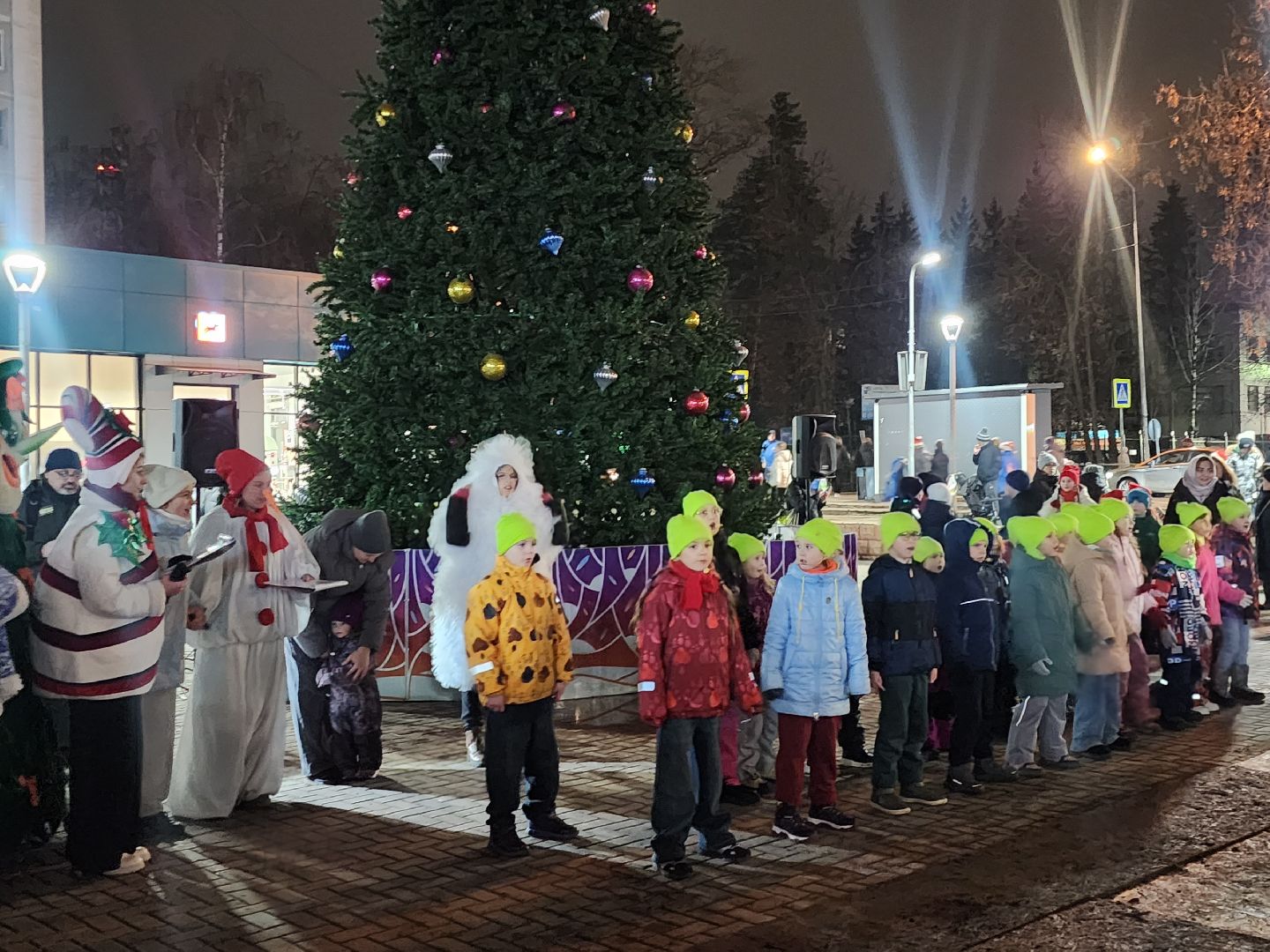 красногорск, зима в  подмосковье, зажжение огней на елке,