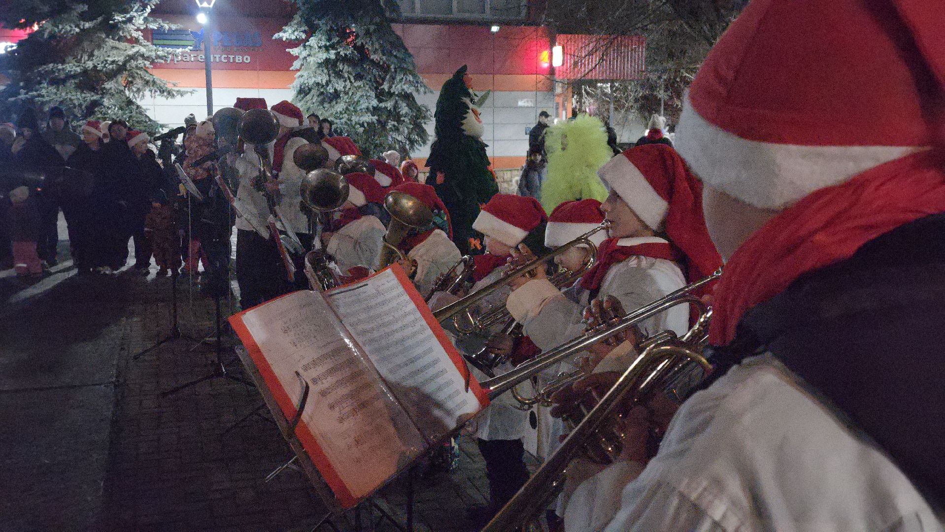 красногорск, зима в  подмосковье, зажжение огней на елке,