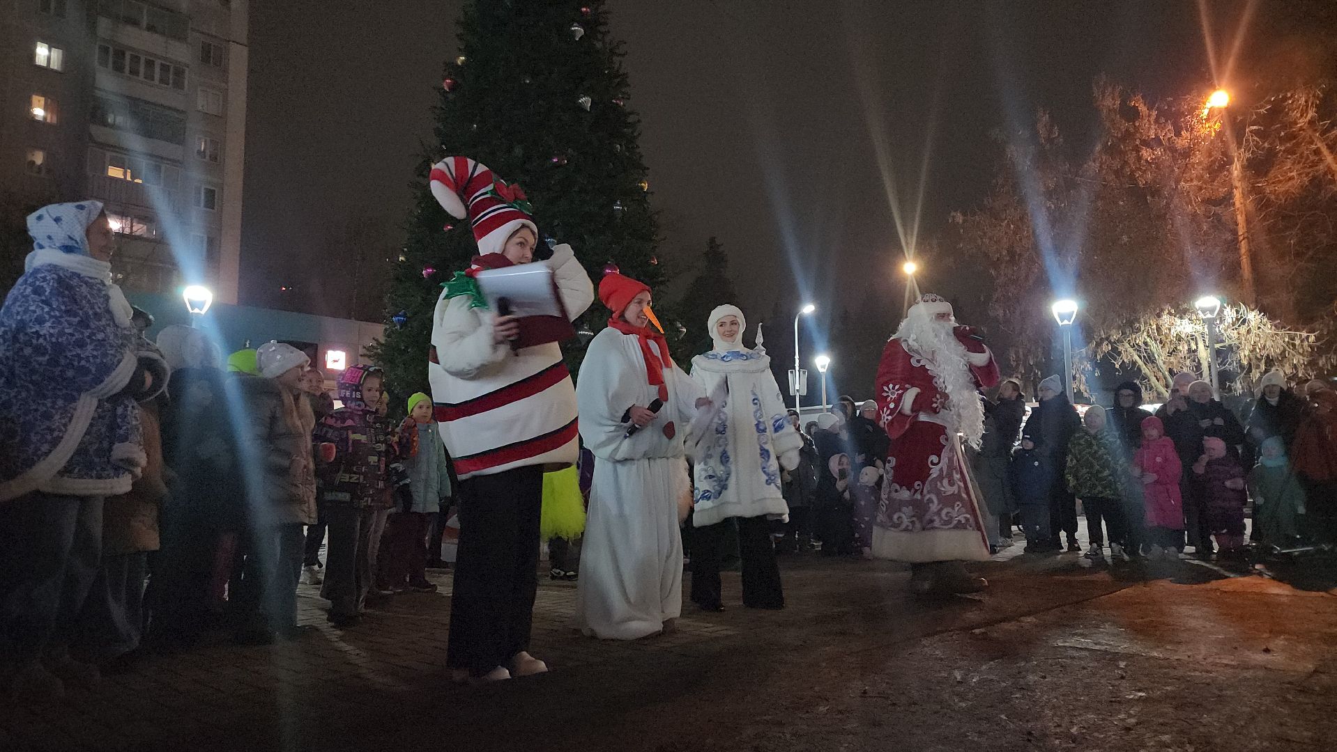 красногорск, зима в  подмосковье, зажжение огней на елке,