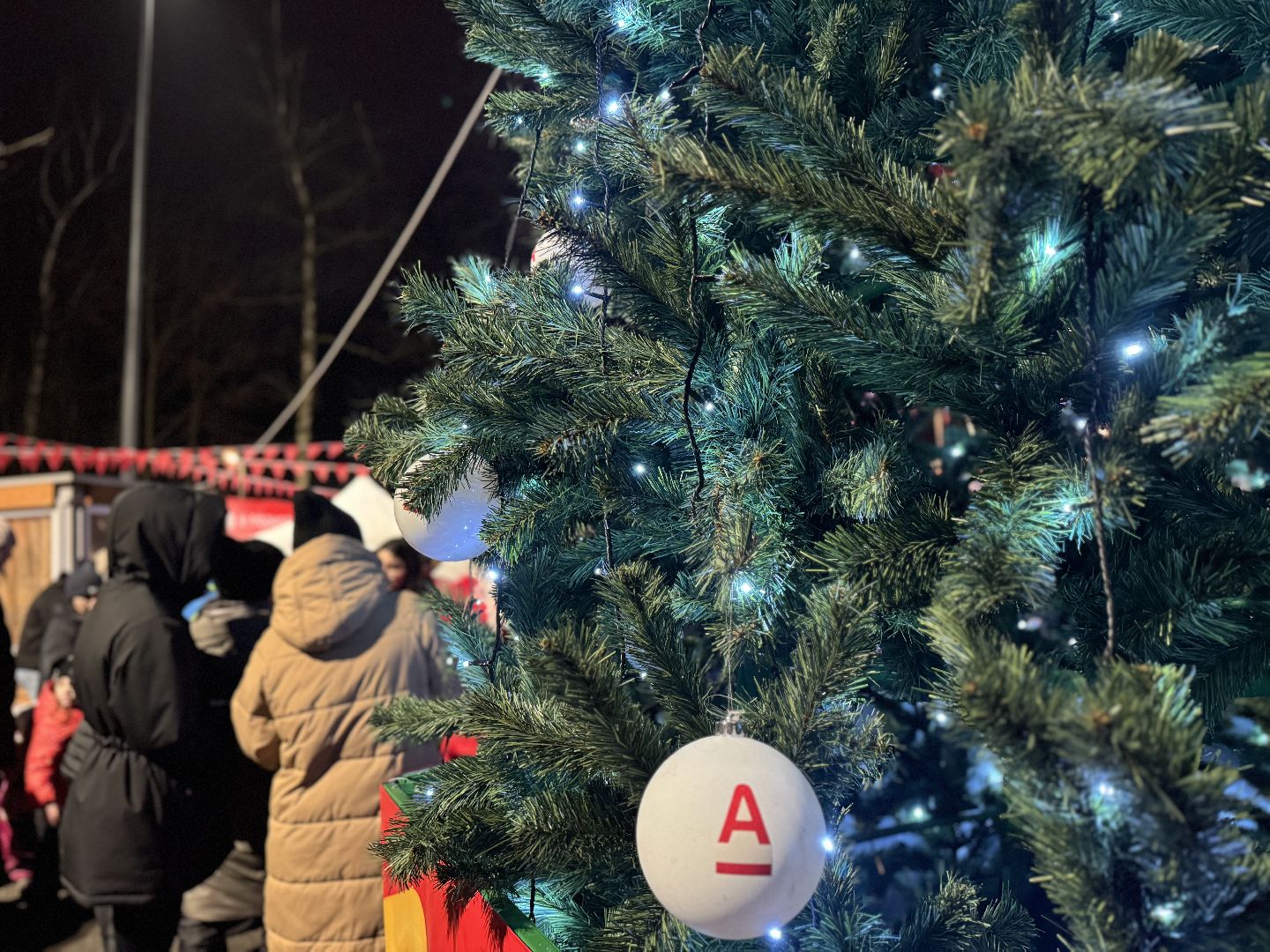 зима в подмосковье, ленинский округ, резиденция деда мороза, зажгли елку,