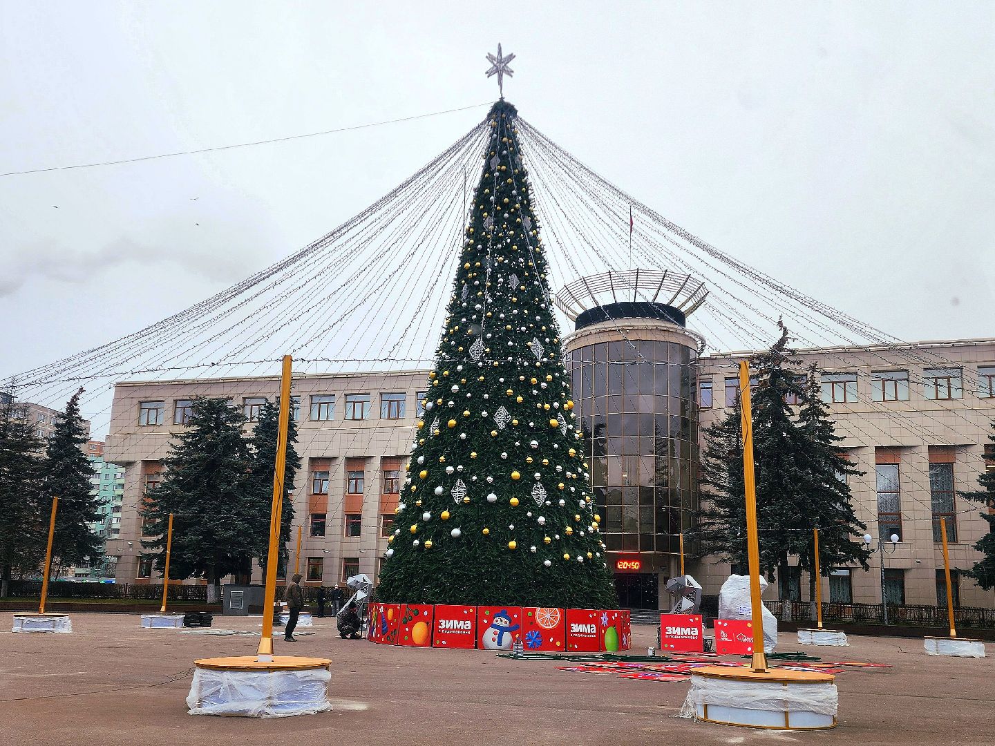 новый год, украшения города, елки, гирлянды, общественные пространства,