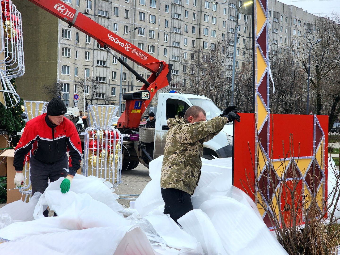 новый год, украшения города, елки, гирлянды, общественные пространства,