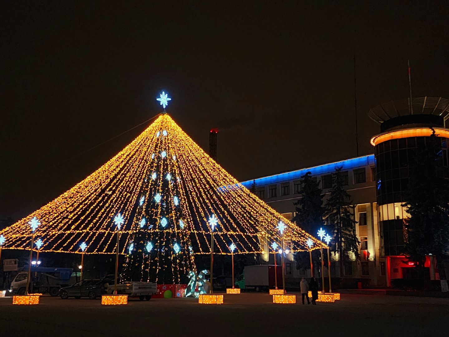 новый год, украшения города, елки, гирлянды, общественные пространства,