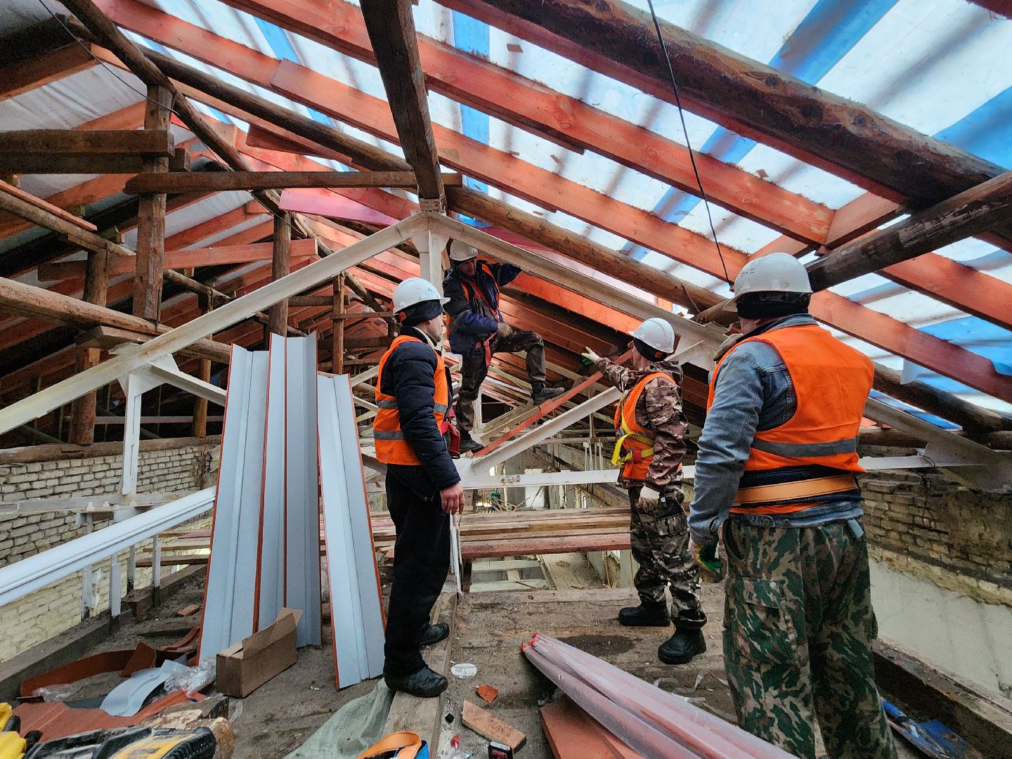 чехов, улица чехова 27, центр детского творчества, капитальный  ремонт, замена кровли, капремонт крыши, реконструкция, металлочерепица, инженерные сети, перекрытия, благоустройство территории, госпрограмма московской области,