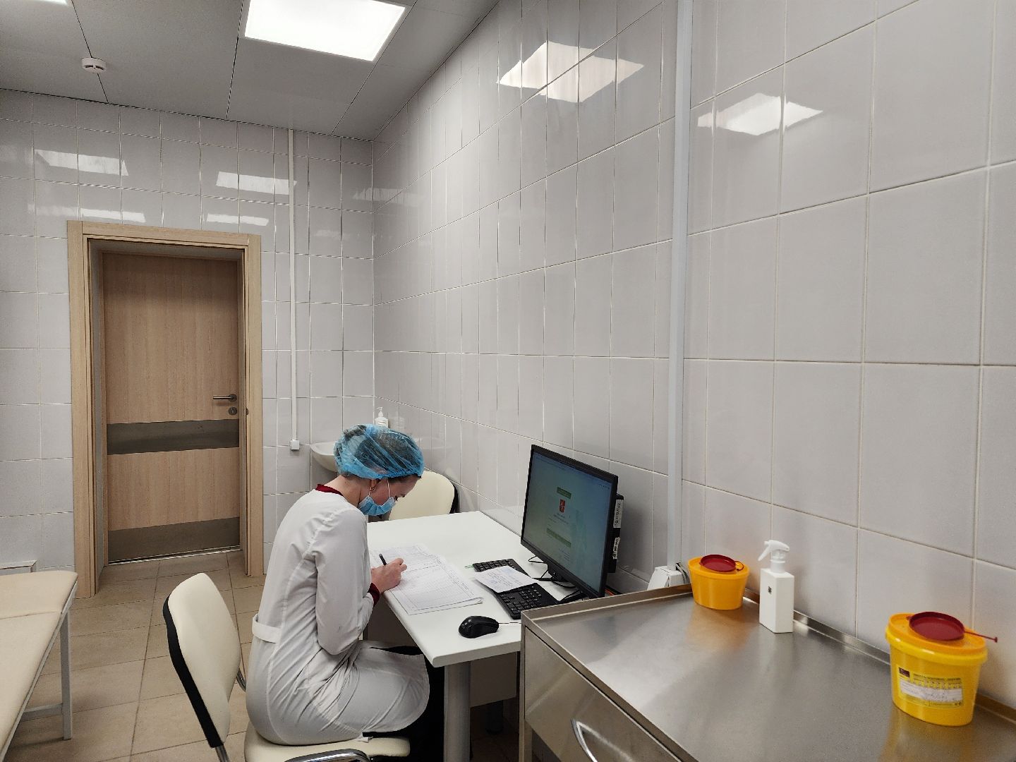 чехов, взрослая поликлиника, вакцинация от гриппа, прививки от пневмонии,  завершение прививочной кампании, российская вакцина, флю-м, превенар, совигрипп, чеховская больница,прививочный кабинет, график работы, условия приема,