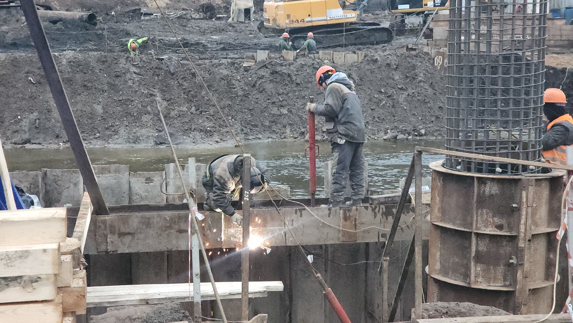 В Мытищах завершено более половины монолитных работ на новом мосту через Клязьму