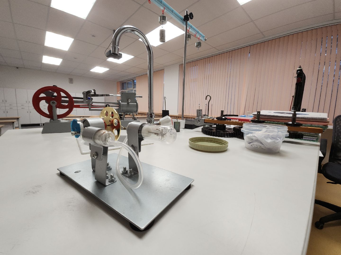 Черноголовка, Образование, Учитель физики,