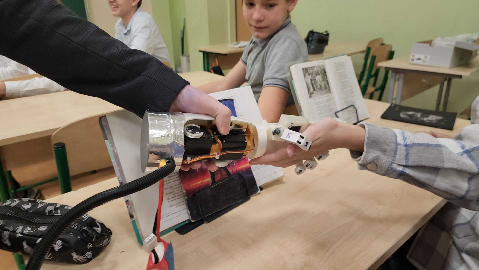 Истра, Образование, Победитель конкурса, Мкханический протез,