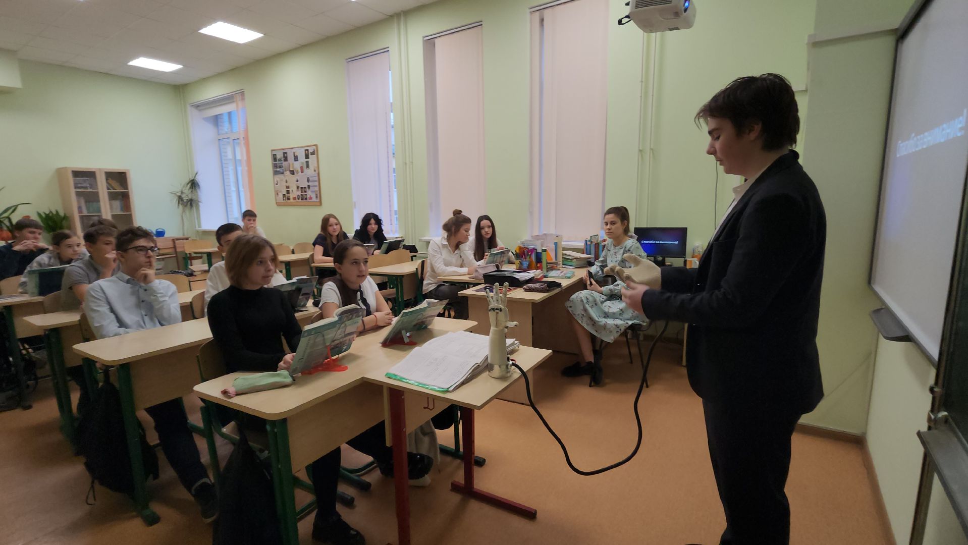 Истра, Образование, Победитель конкурса, Мкханический протез,