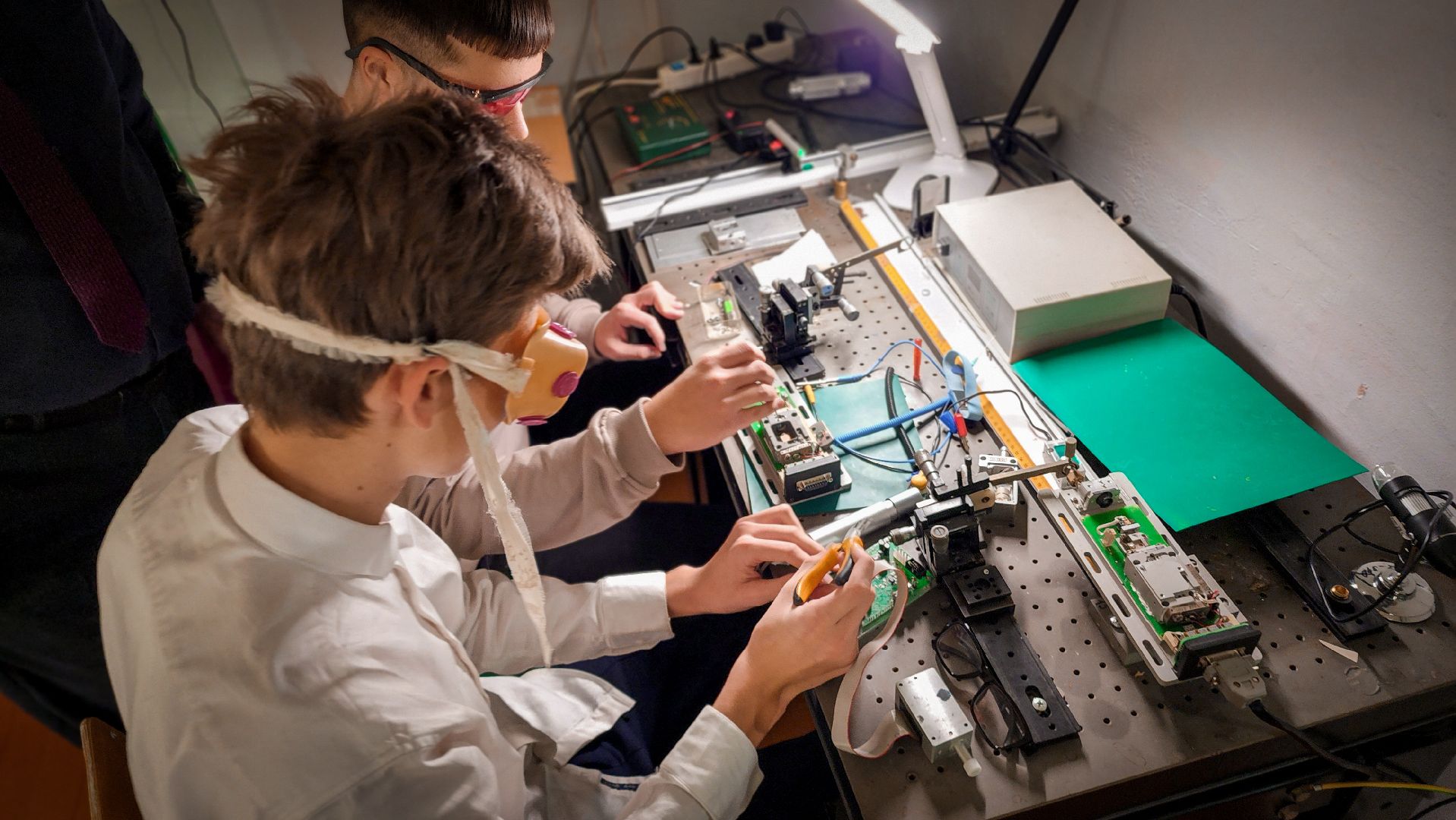 бронницы, лазерно-гравировальный станок в школе , лазерная лаборатория в школе имени Тимофеева , лазерная лаборатория в бронницах, новое оборудование в школе ,