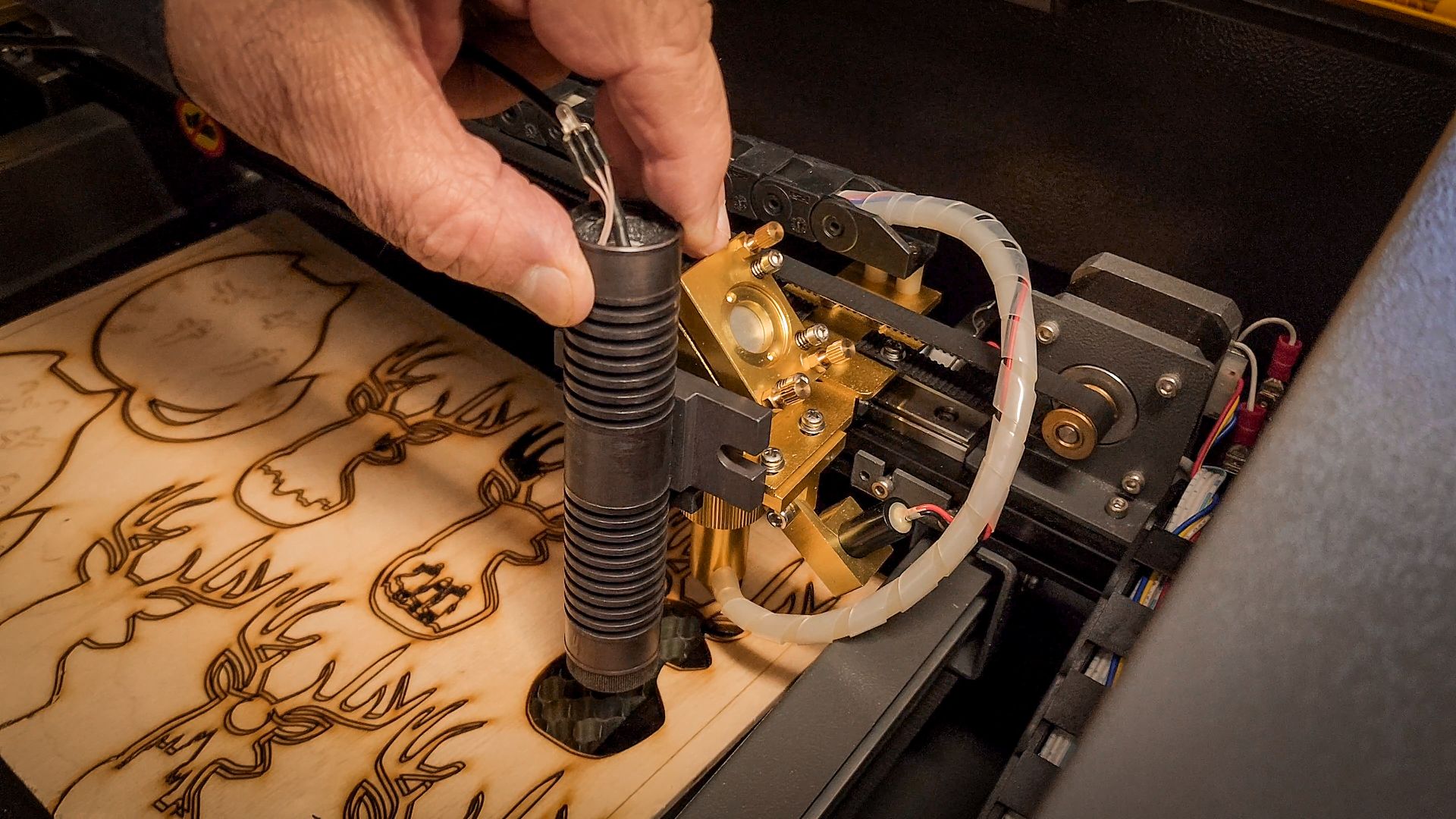 бронницы, лазерно-гравировальный станок в школе , лазерная лаборатория в школе имени Тимофеева , лазерная лаборатория в бронницах, новое оборудование в школе ,