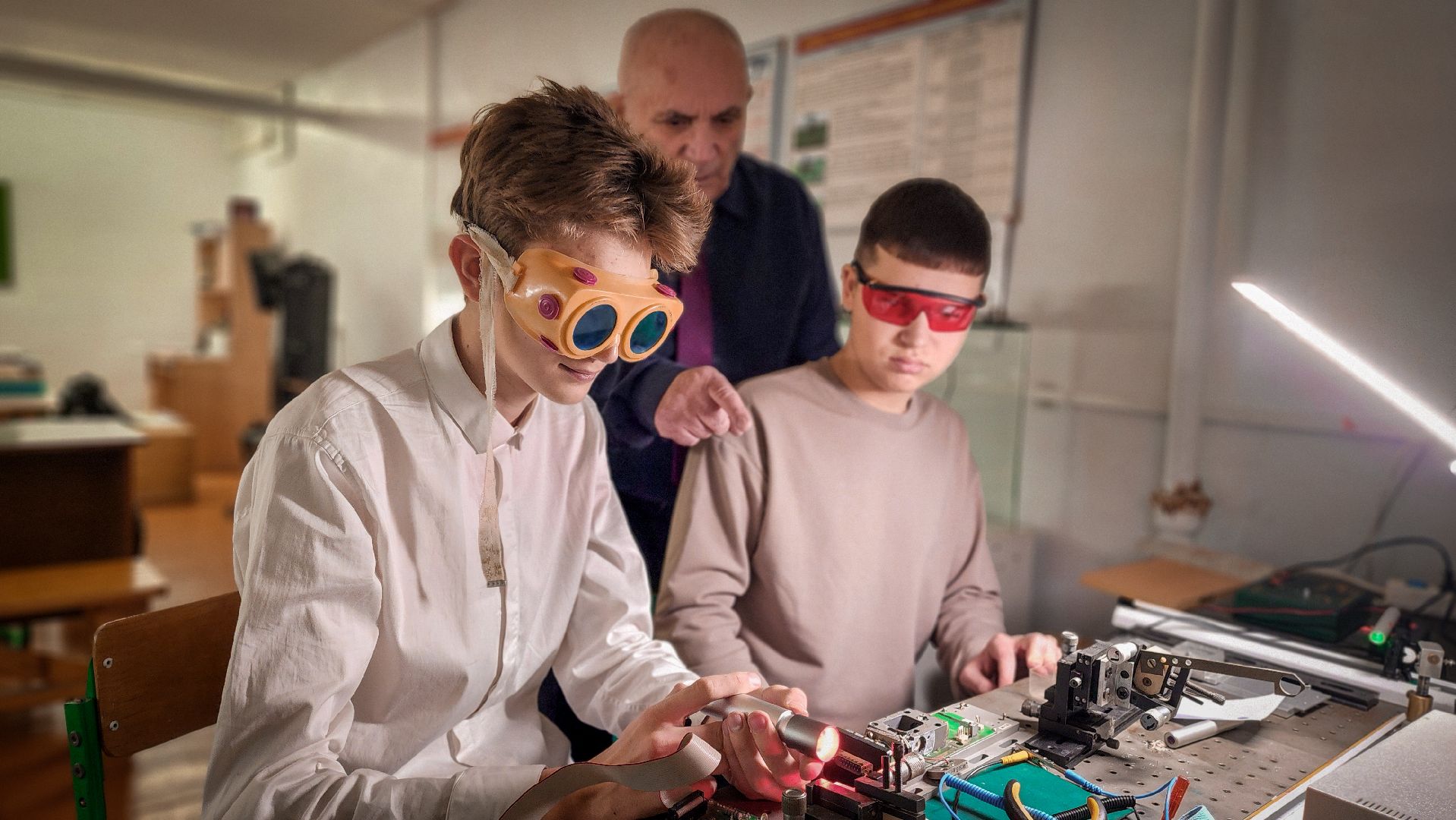 бронницы, лазерно-гравировальный станок в школе , лазерная лаборатория в школе имени Тимофеева , лазерная лаборатория в бронницах, новое оборудование в школе ,