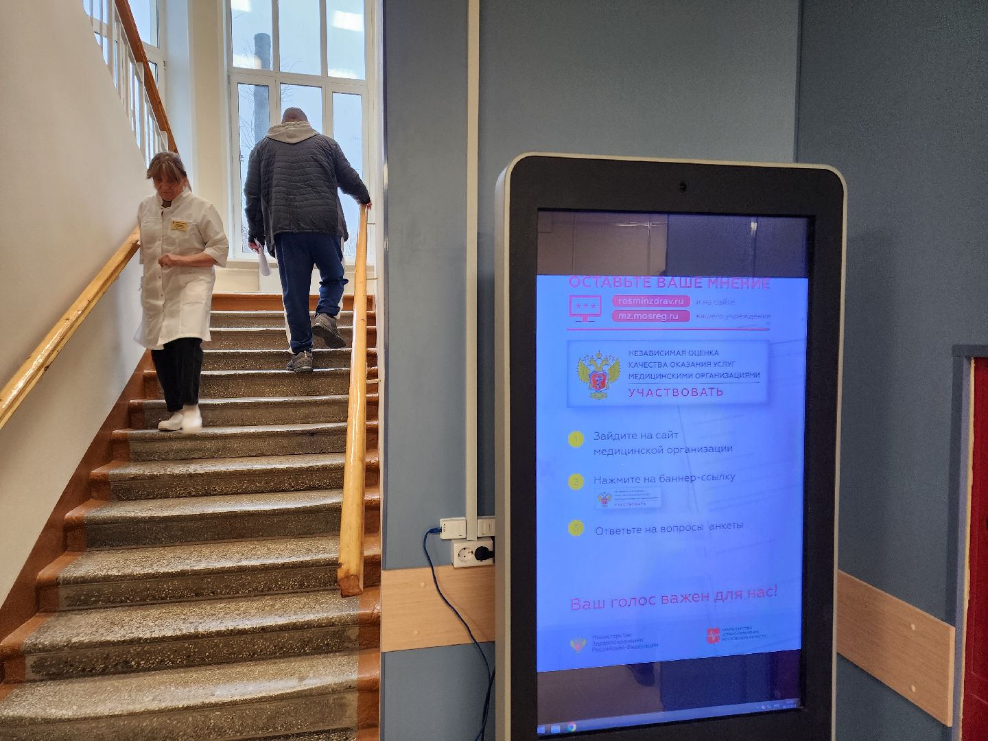 чехов, чеховская больница, взрослая поликлиника, улица пионерская 2, ремонт здания, замена кровли, фасадные работы, замена окон, внутренняя отделка помещений, инженерные сети, новое оборудование, завершение ремонта, проверка, инспекция, глава округа михаил собакин, главврач чеховской больницы андрей попов, объем качество сроки ремонта, кабинет неотложной помощи, справка в одно окно, инфоматы, терапевты, прием врачей, узкопрофильные специалисты,