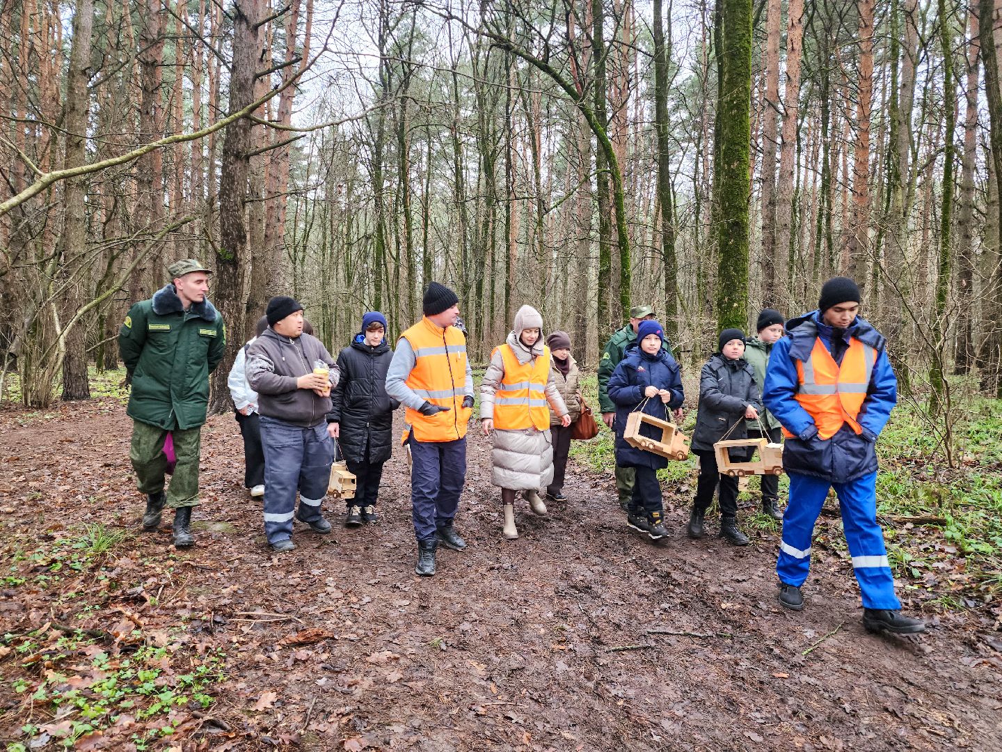 Подольск, лес, кормушки для птиц, школьное лесничество, подольское лесничество,