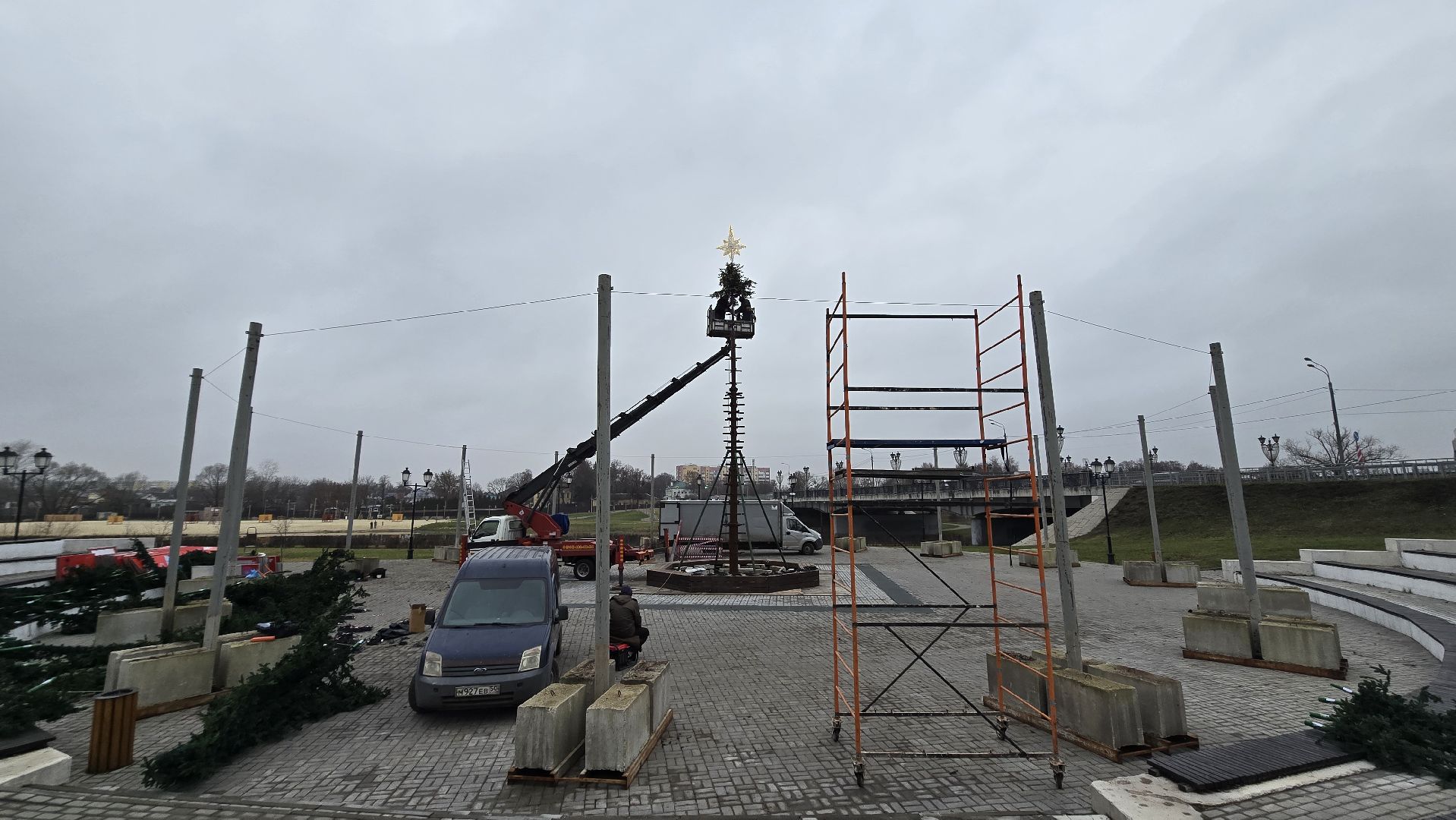 Коломна, подготовка к новому году, новогодняя елка, зима в подмосковье,