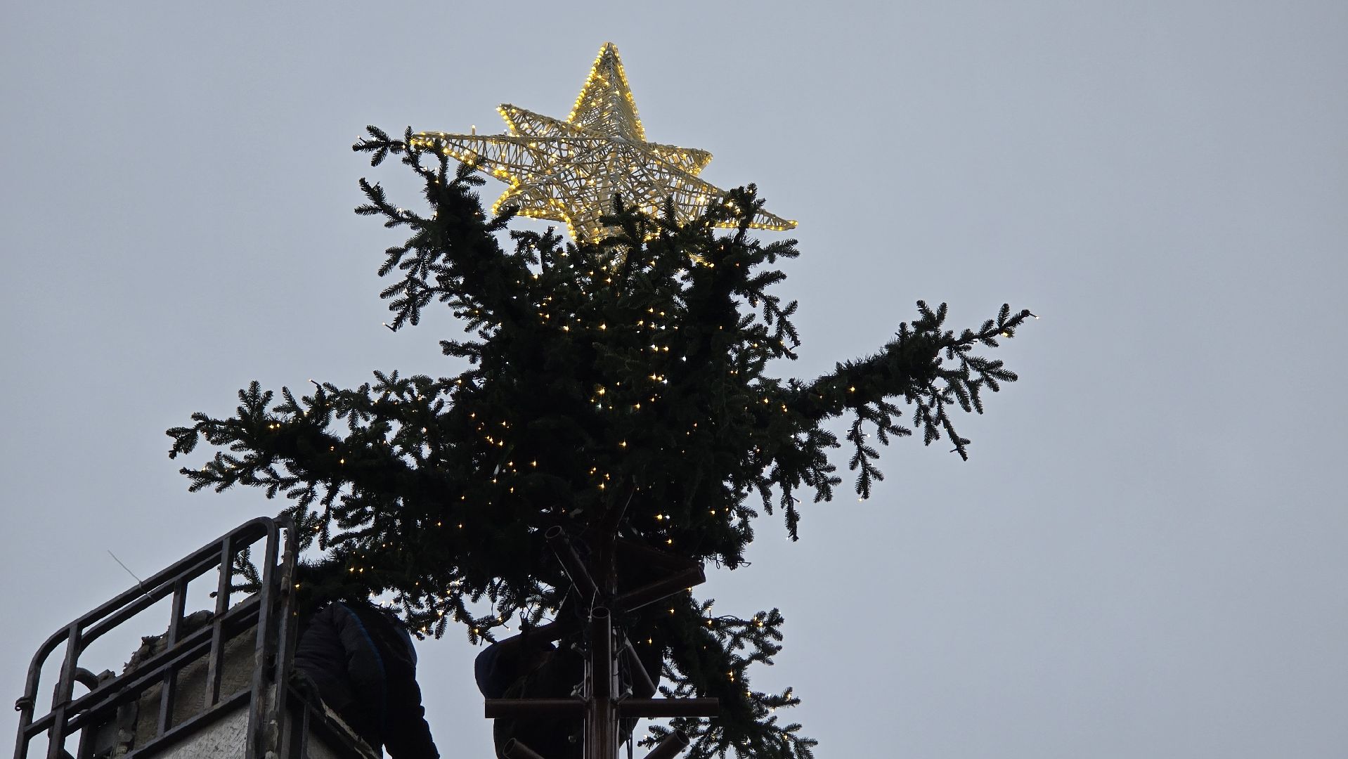 Коломна, подготовка к новому году, новогодняя елка, зима в подмосковье,