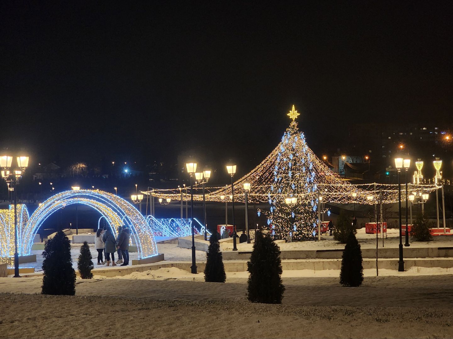 Коломна, подготовка к новому году, новогодняя елка, зима в подмосковье,