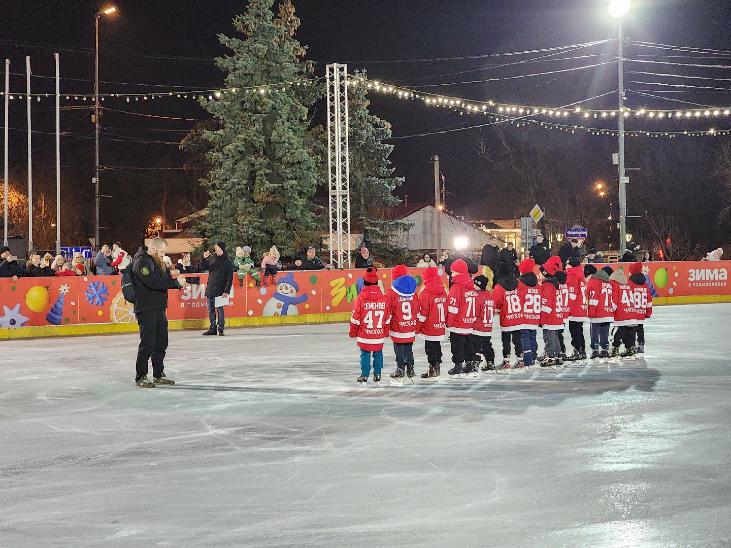 чехов, советская площадь, главный каток, открытие катка, ледовая арена, каток под открытым небом, церемония открытия, показательные выступления, фигуристы, хоккеисты, спортшкола витязь, массовое катание, бесплатный каток, прокат коньков, заточка коньков, зима в  подмосковье, проект губернатора московской области, график работы,предварительная регистрация, расписание сеансов,
