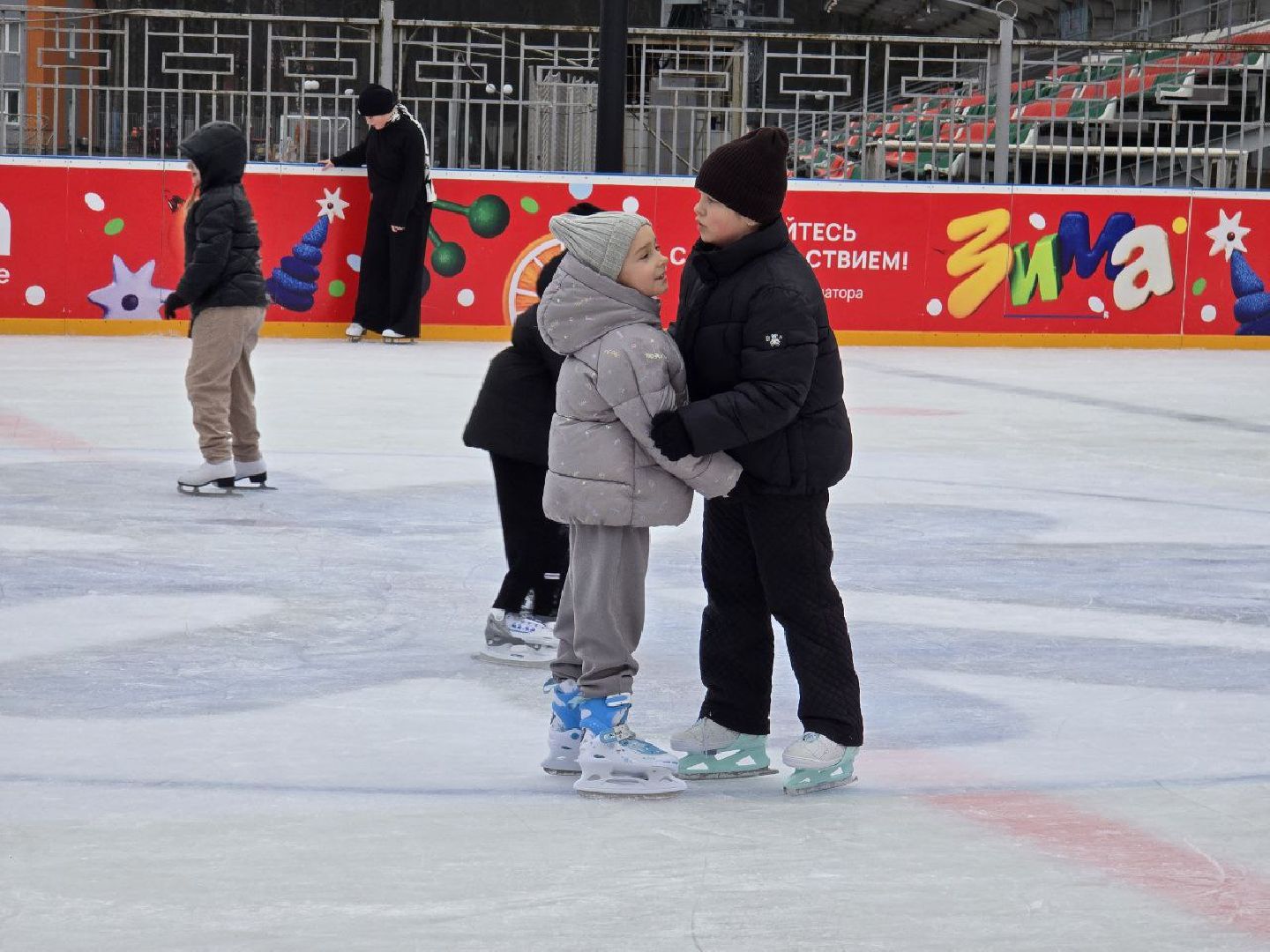 подмосковье, наро-фоминск, наро-фоминский городской округ, центральный каток округа, парке имени Воровского, зимний сезон, зима в подмосковье, зима в подмосковье 2025,