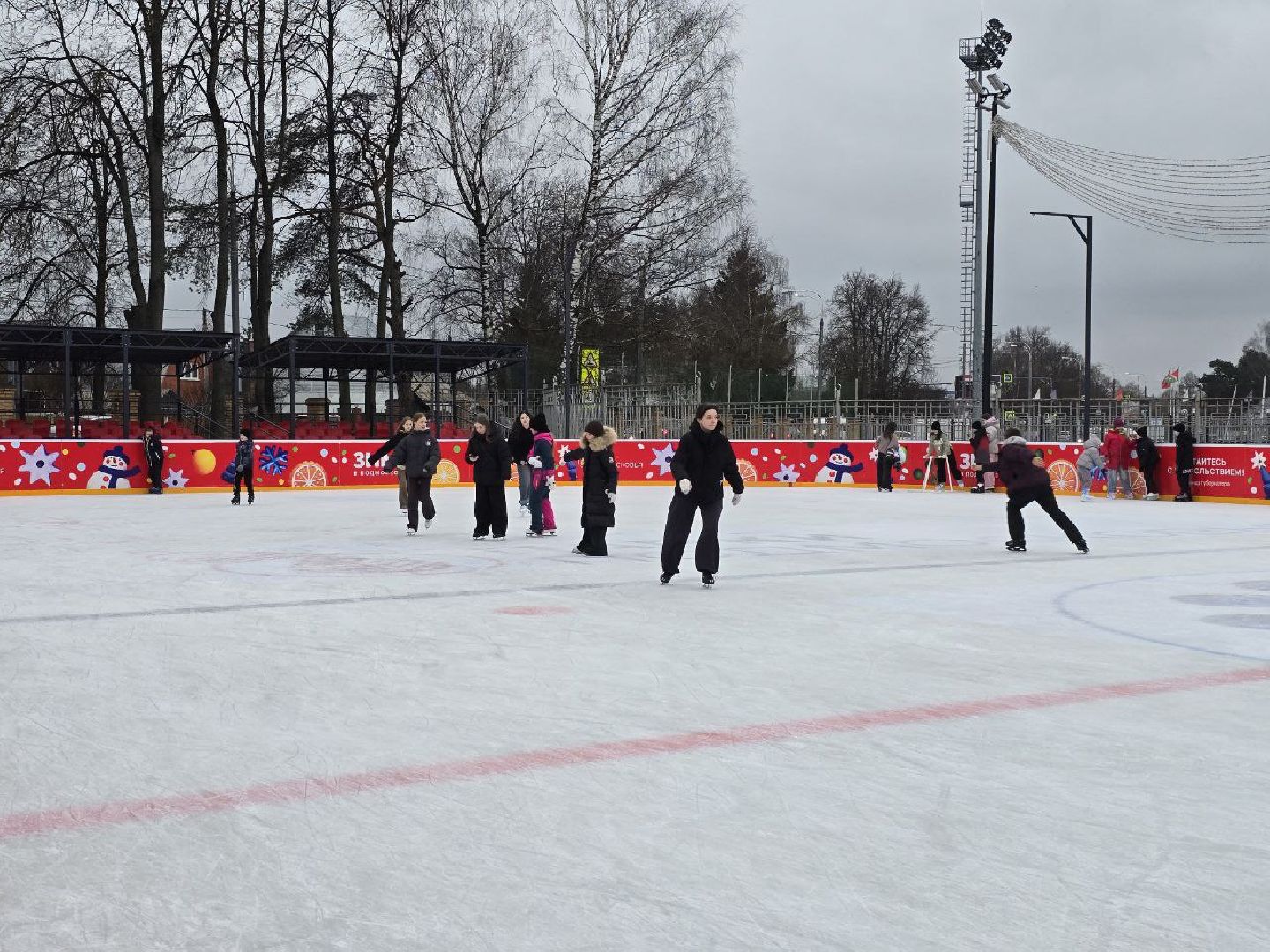 подмосковье, наро-фоминск, наро-фоминский городской округ, центральный каток округа, парке имени Воровского, зимний сезон, зима в подмосковье, зима в подмосковье 2025,