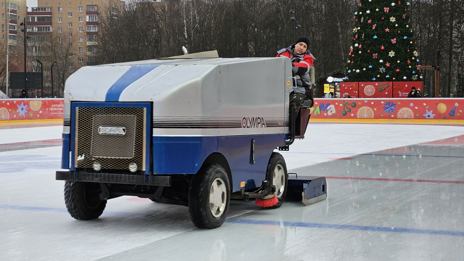 долгопрудный, ледовый каток, ледовый комбайн,коньки,