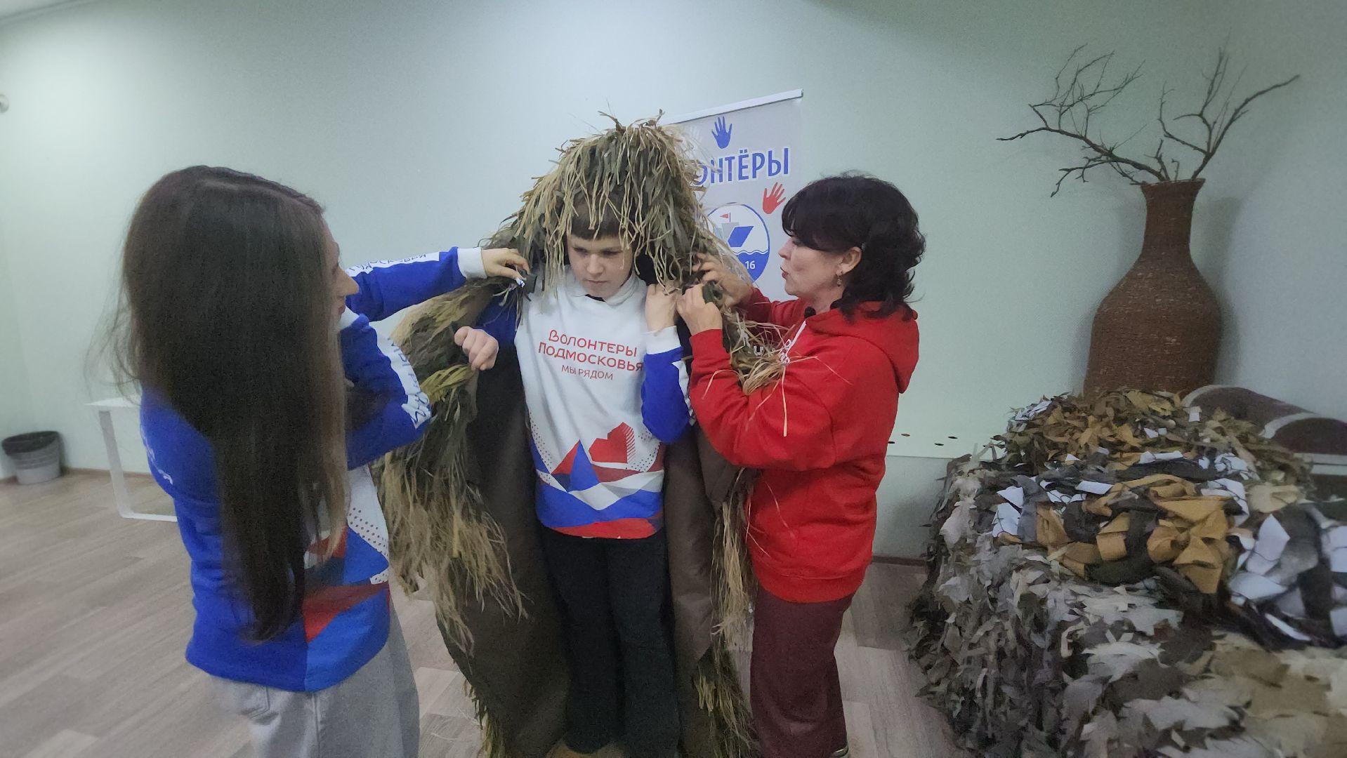 долгопрудный, волонтеры, день добровольца, амбассадор, олег сотник, глава долгопрудного, маскировочная накидка,сво, волонтерыподмосковья,