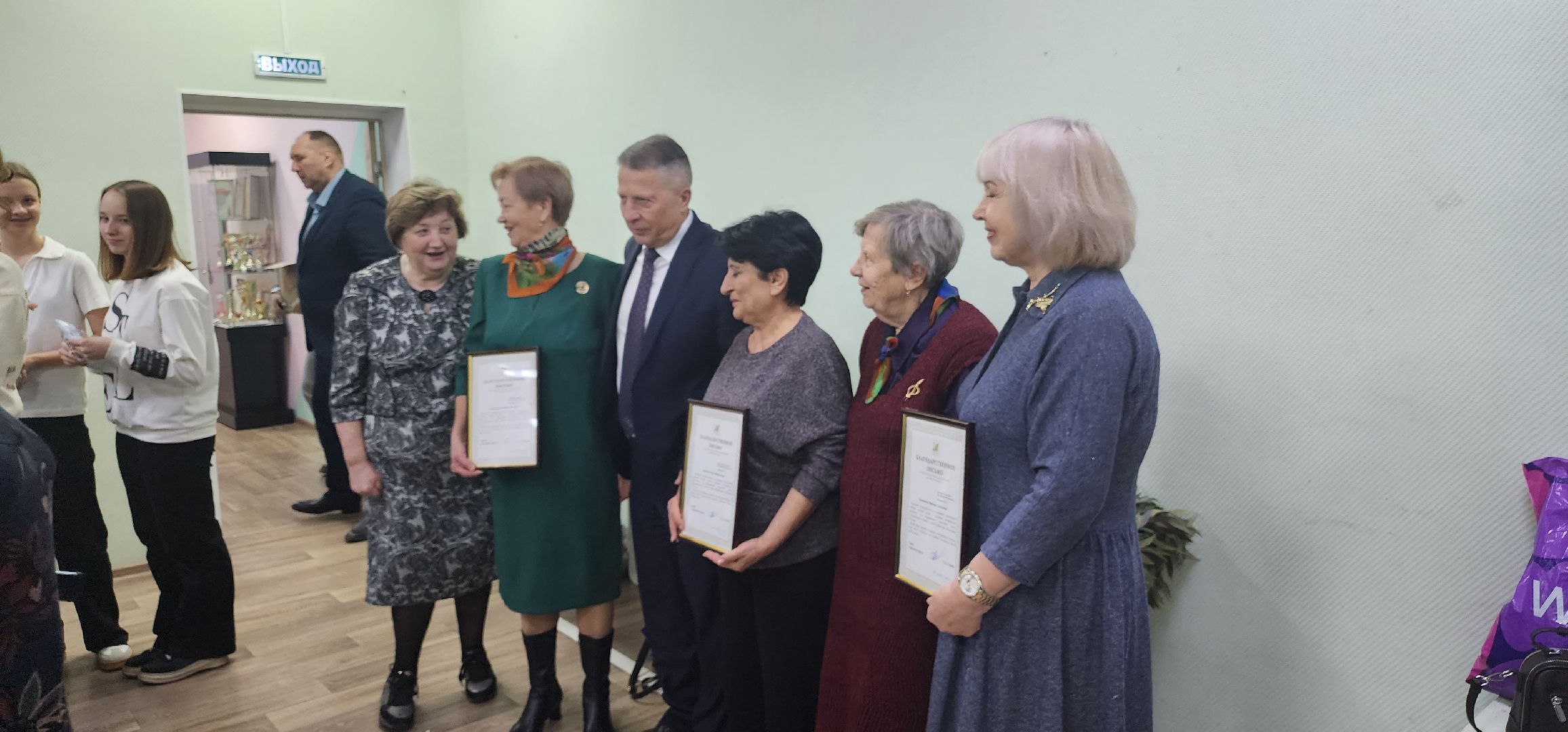 долгопрудный, волонтеры, день добровольца, амбассадор, олег сотник, глава долгопрудного, маскировочная накидка,сво, волонтерыподмосковья,