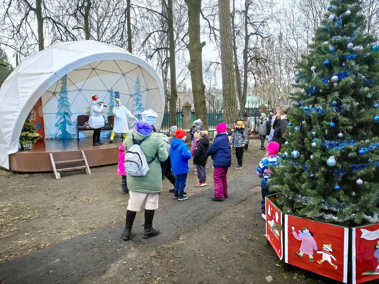 Дед Мороз, снеговик, елка,