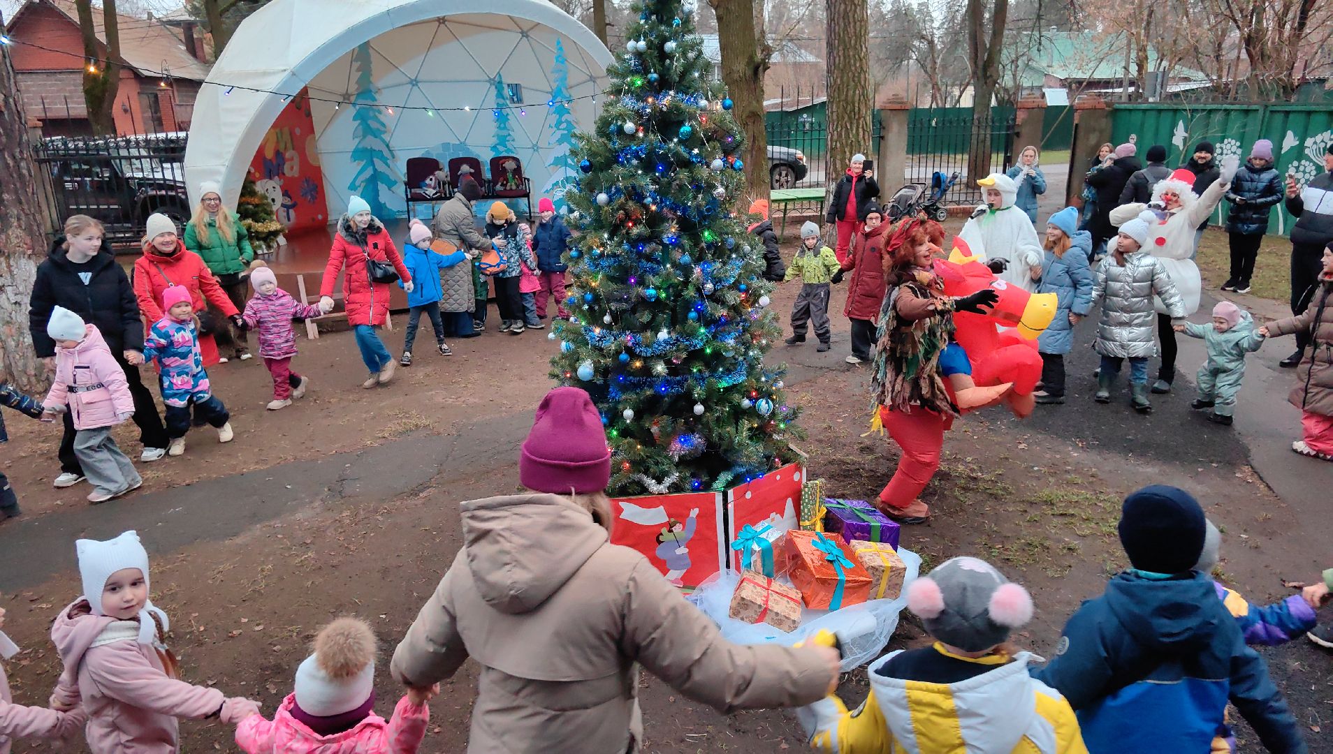 Дед Мороз, снеговик, елка,