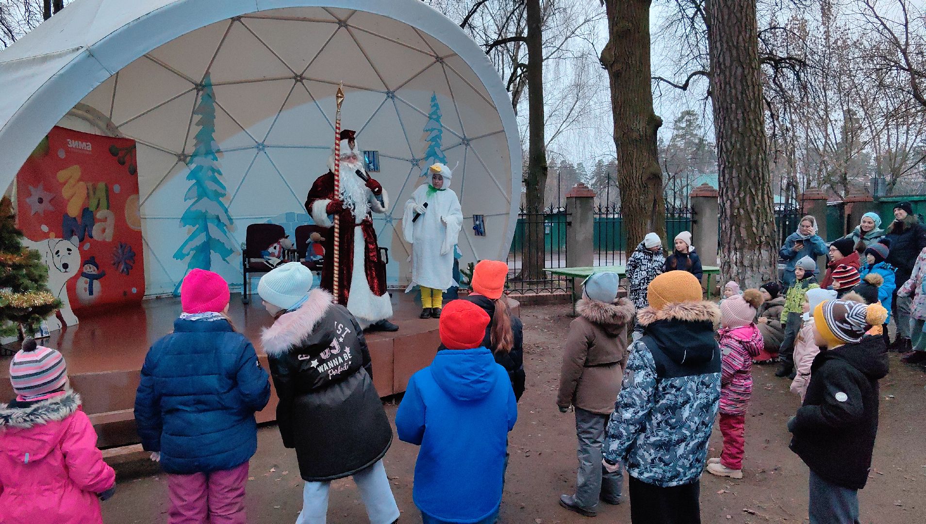 Дед Мороз, снеговик, елка,